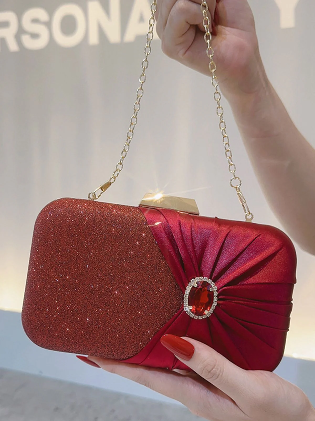 Pochette vintage en satin à paillettes et cristaux - Image 3