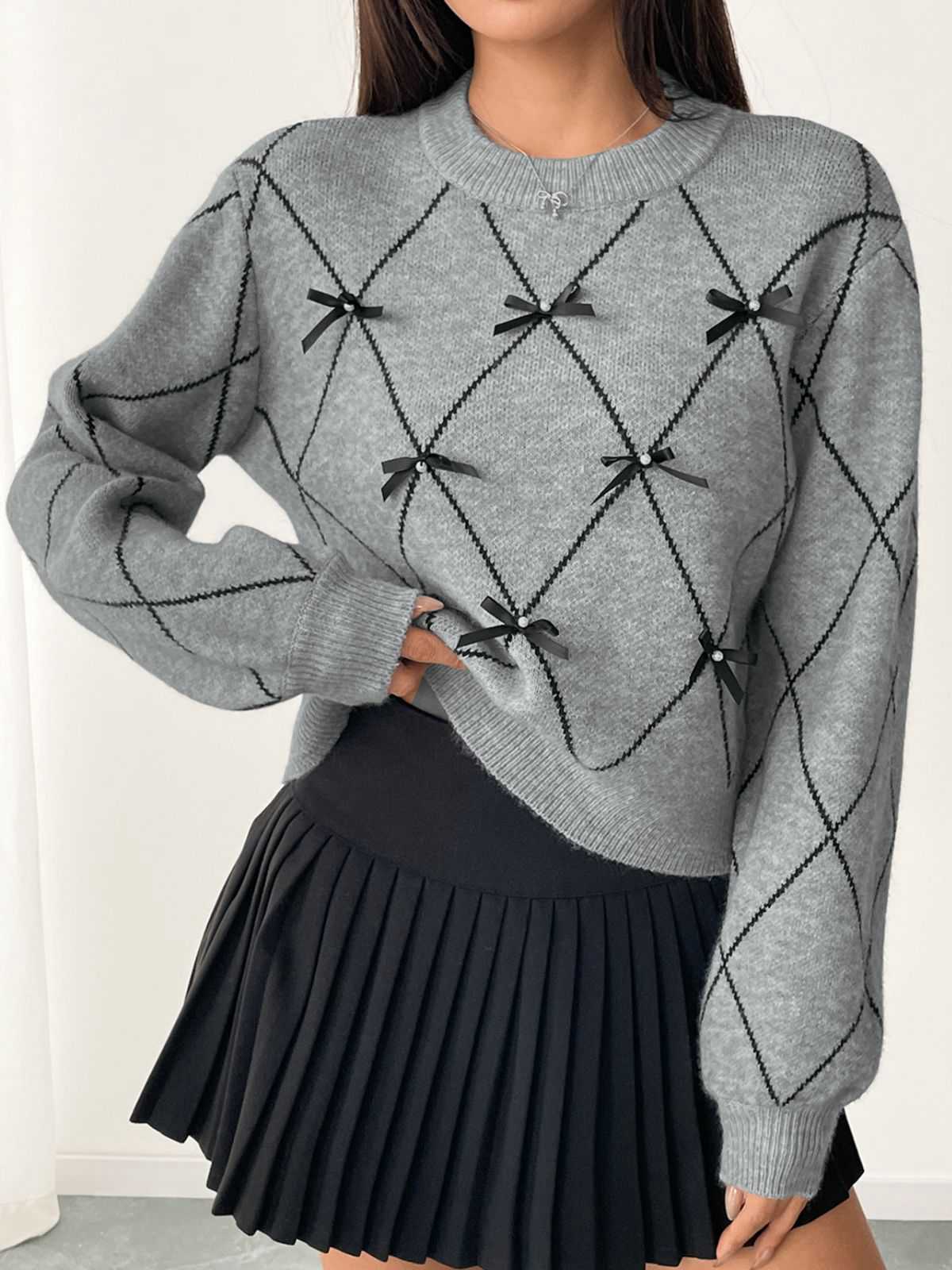 Pull-over gris à col rond et nœud papillon années 1950 - Image 2