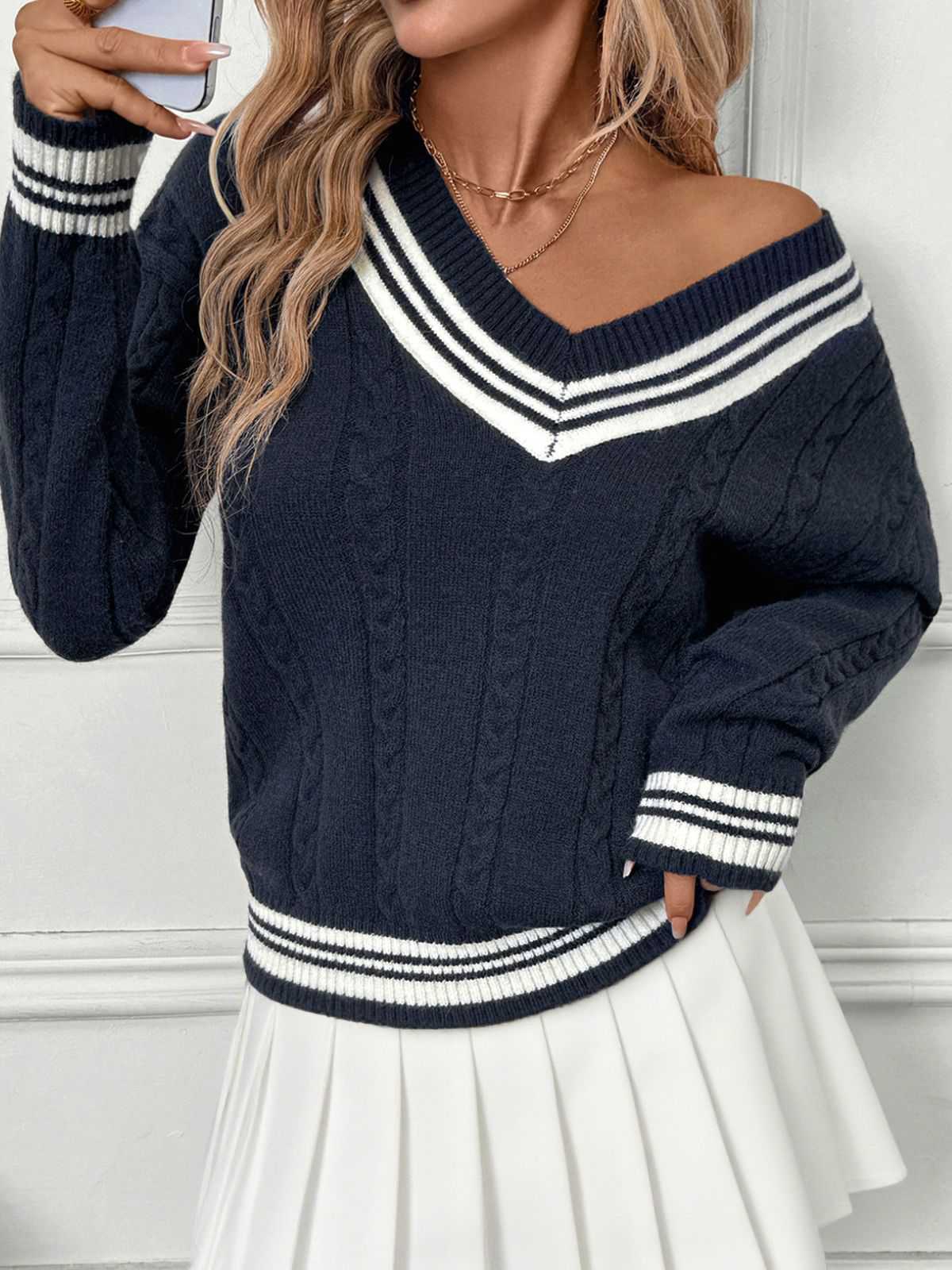 Pull rayé bleue à col en V en maille style nautique années 1950 - Image 2