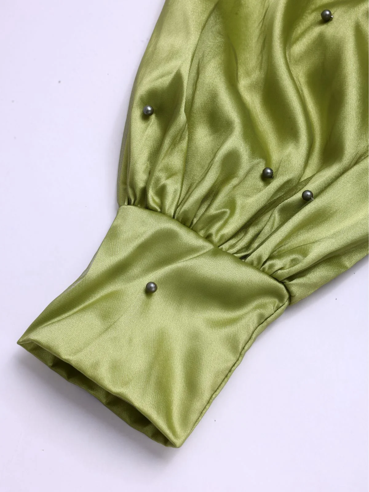 Robe à épaules dénudées et bretelles en maille et satin chartreuse des années 1950 - Image 4