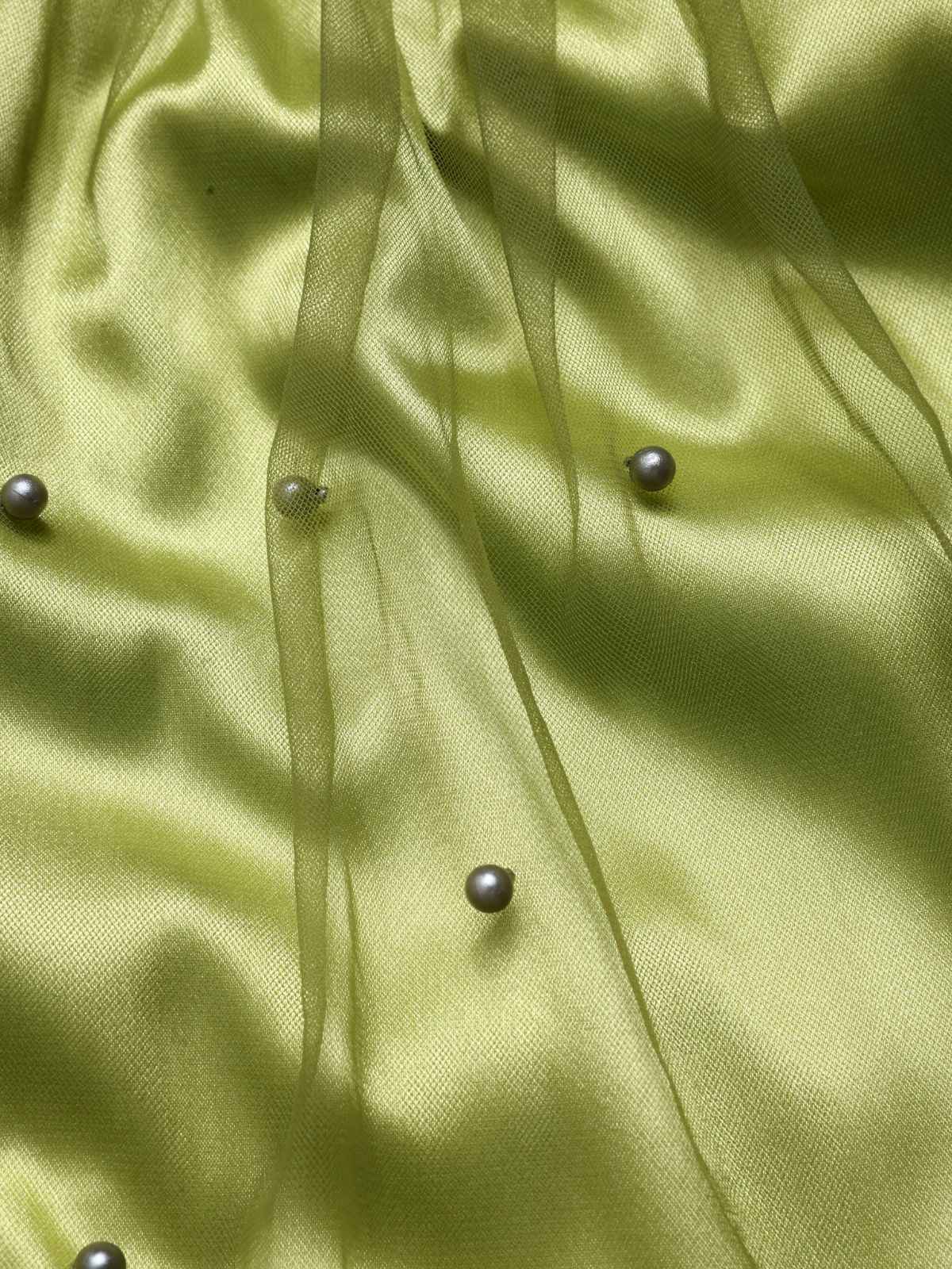 Robe à épaules dénudées et bretelles en maille et satin chartreuse des années 1950 - Image 6