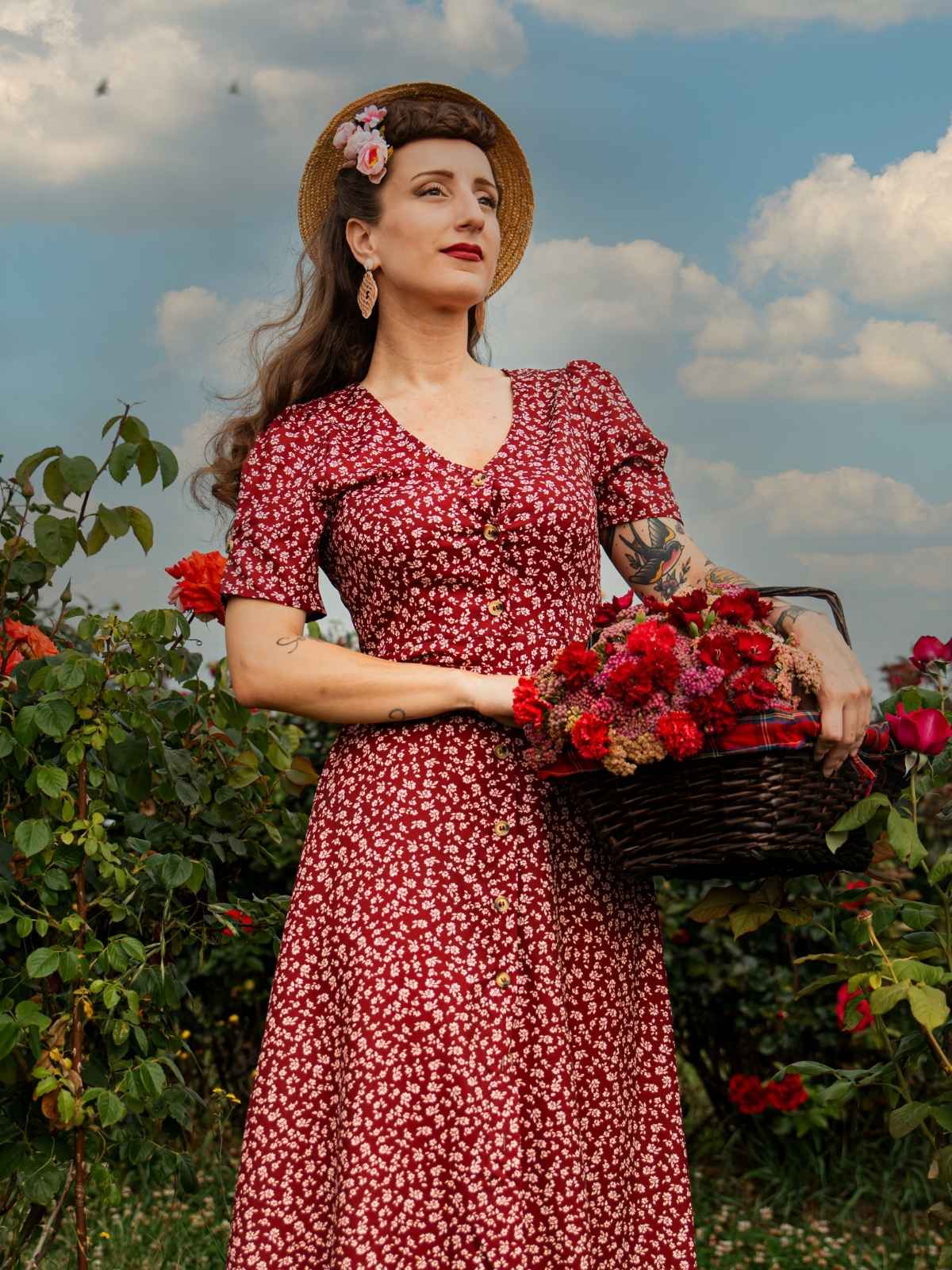Robe à fleurs en V rouge vin des années 40 Vintage - Image 5