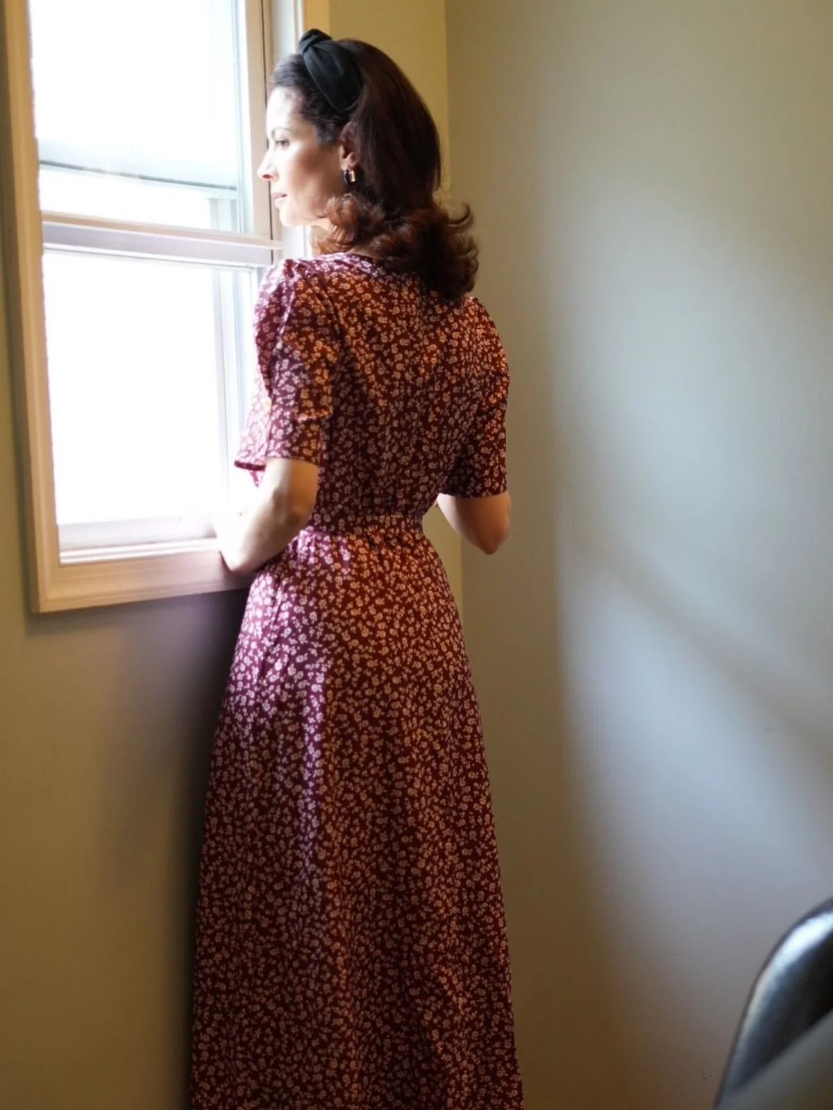 Robe à fleurs en V rouge vin des années 40 Vintage - Image 6