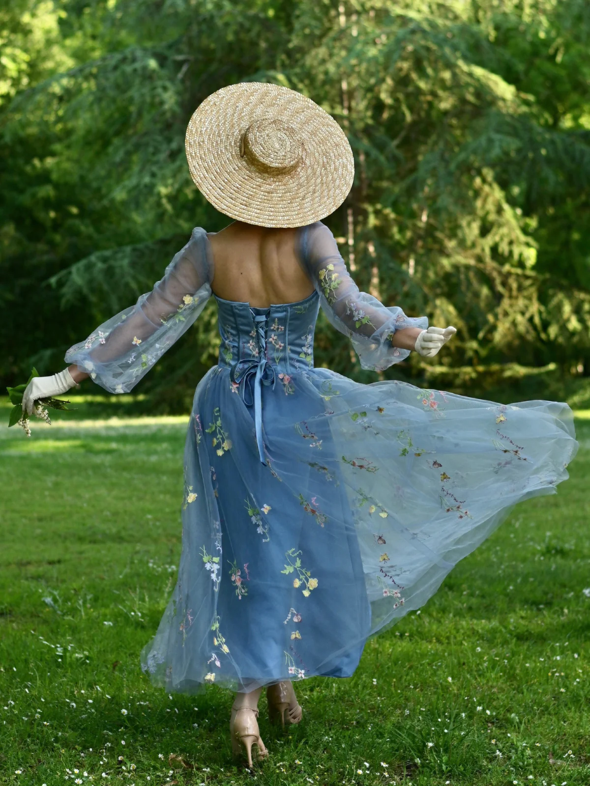 Robe à manches longues en maille brodée de fleurs bleues 1930s - Image 2
