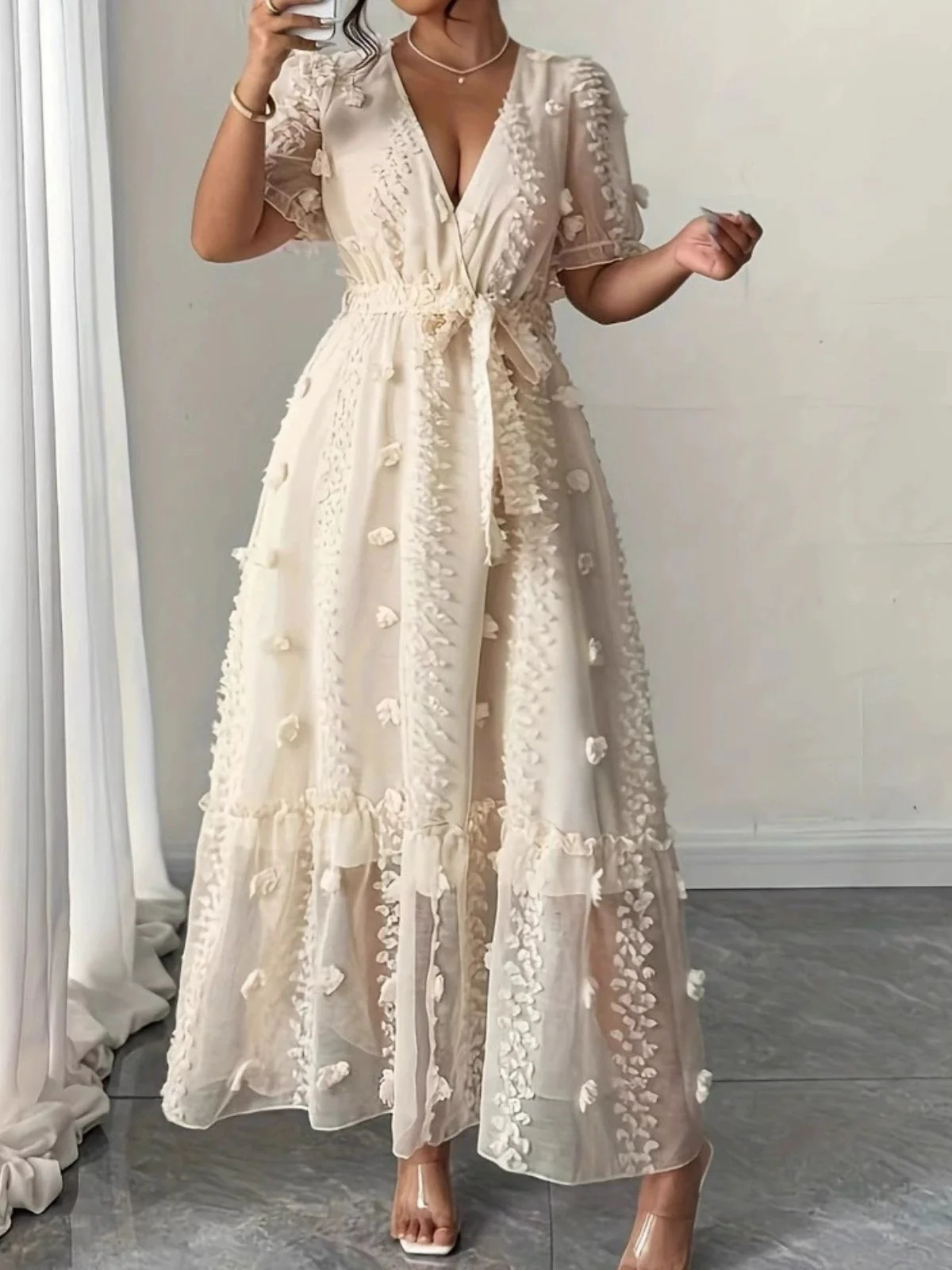 Robe beige pois et motifs floraux relief décolleté cache-cœur et ceinture années 70 - Image 4