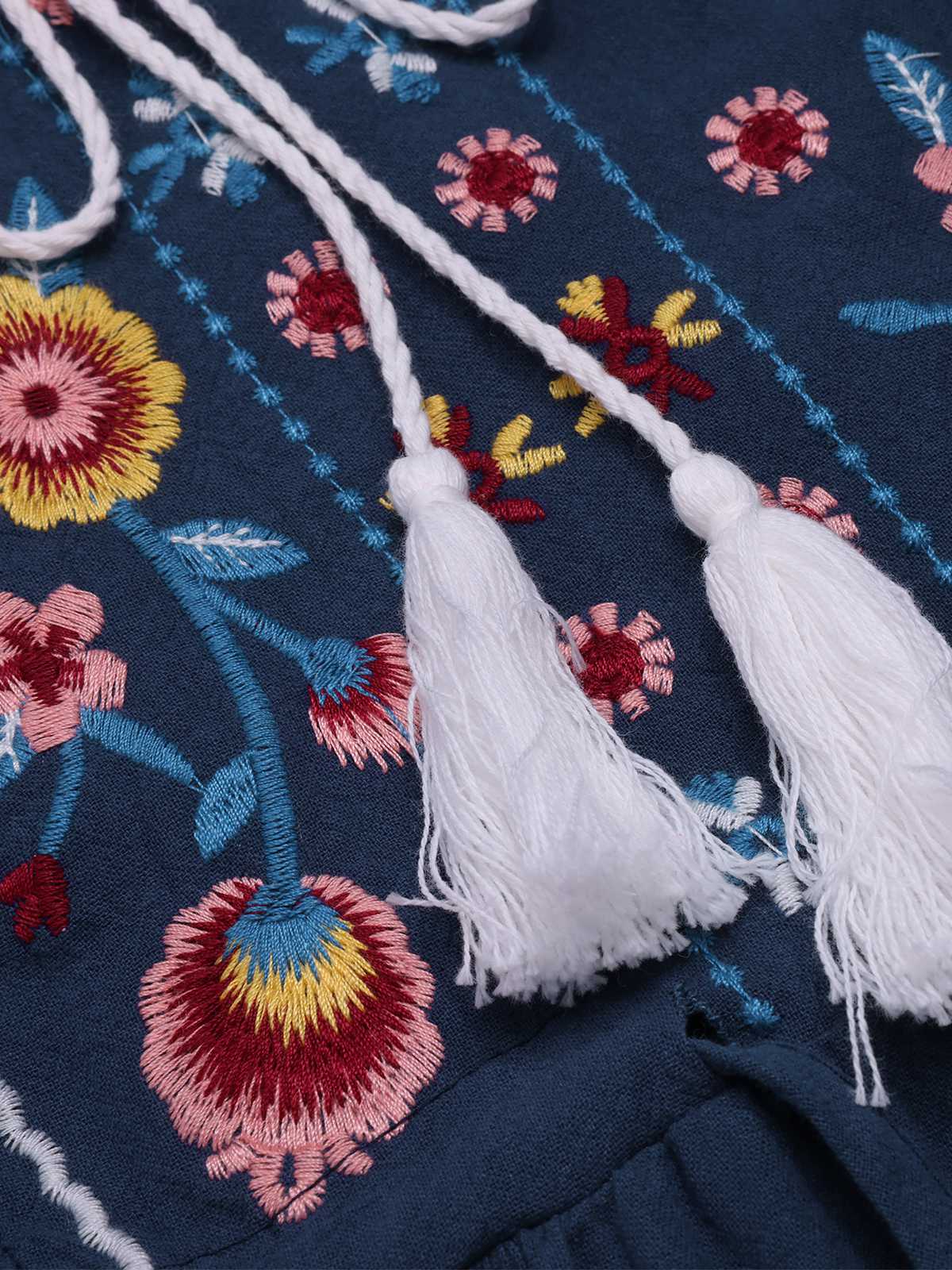 Robe bleue à manches lanternes et broderies florales des années 1940 - Image 4