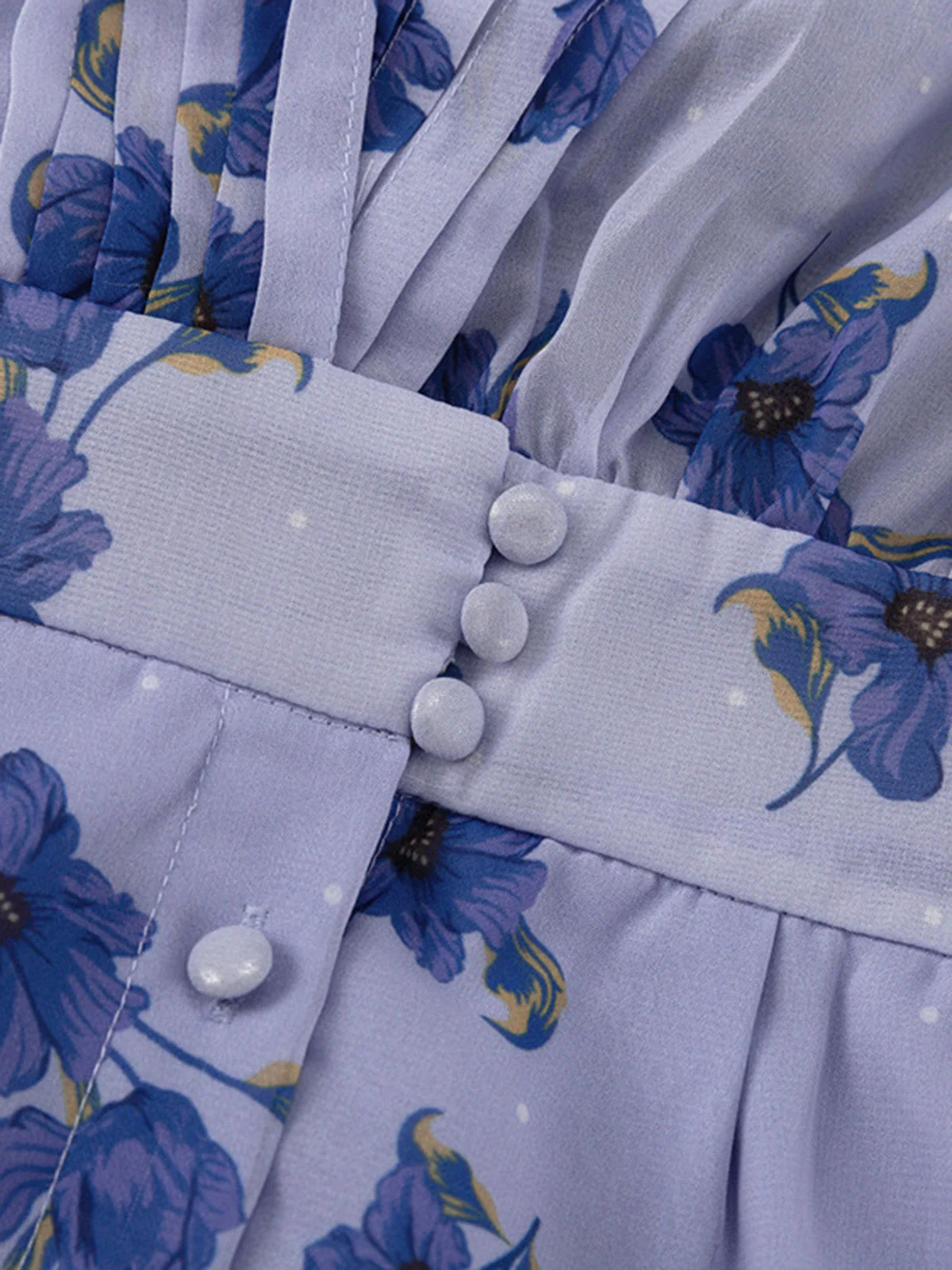 Robe bleue col V manches bouffantes taille haute et motif floral années 1950 - Image 5