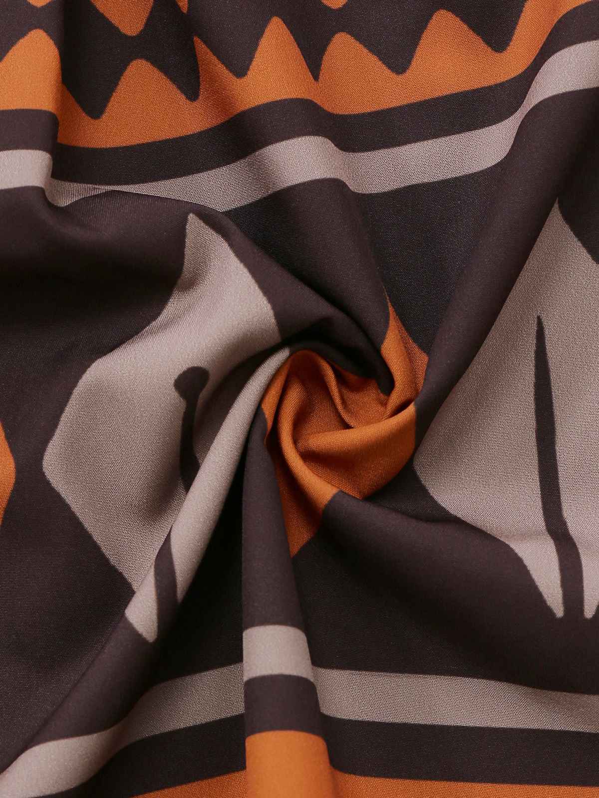 Robe bohème marron à imprimé tribal et décolleté en V profond style années 1970 - Image 6