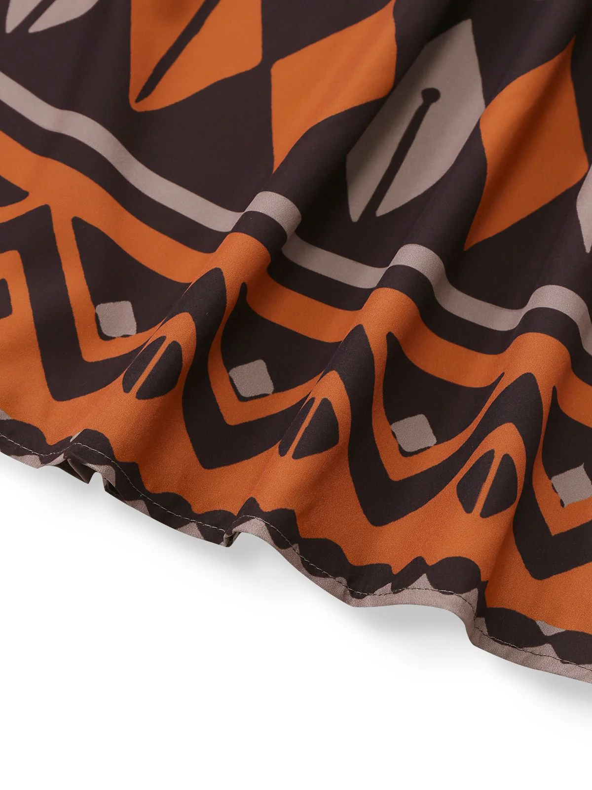 Robe bohème marron à imprimé tribal et décolleté en V profond style années 1970 - Image 7