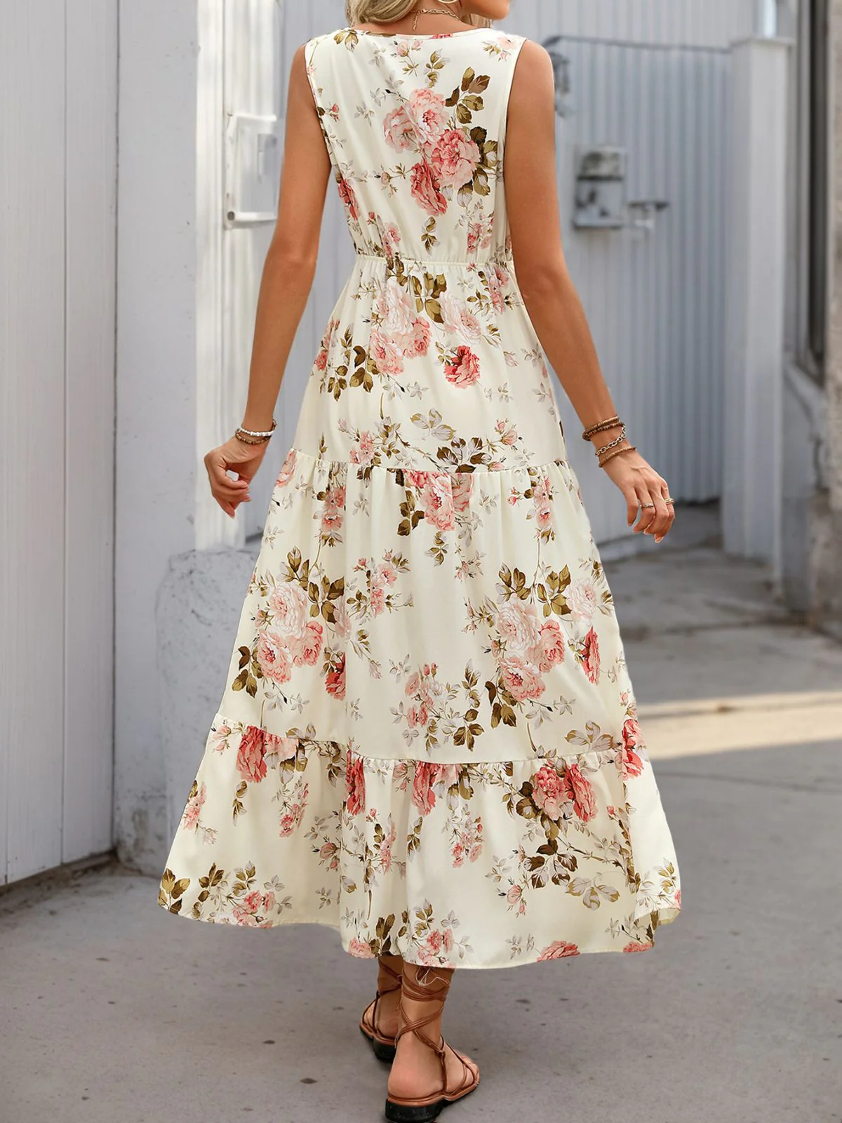 Robe bohème motif fleurie à volants col V années 1970 - Image 2