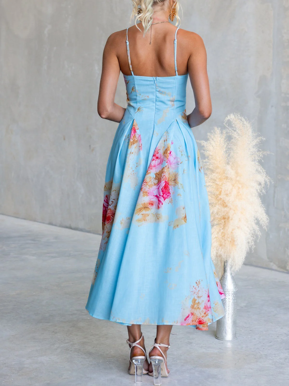 Robe Bretelles Spaghetti Col Cœur Floral Bleue Années 1940 - Image 3