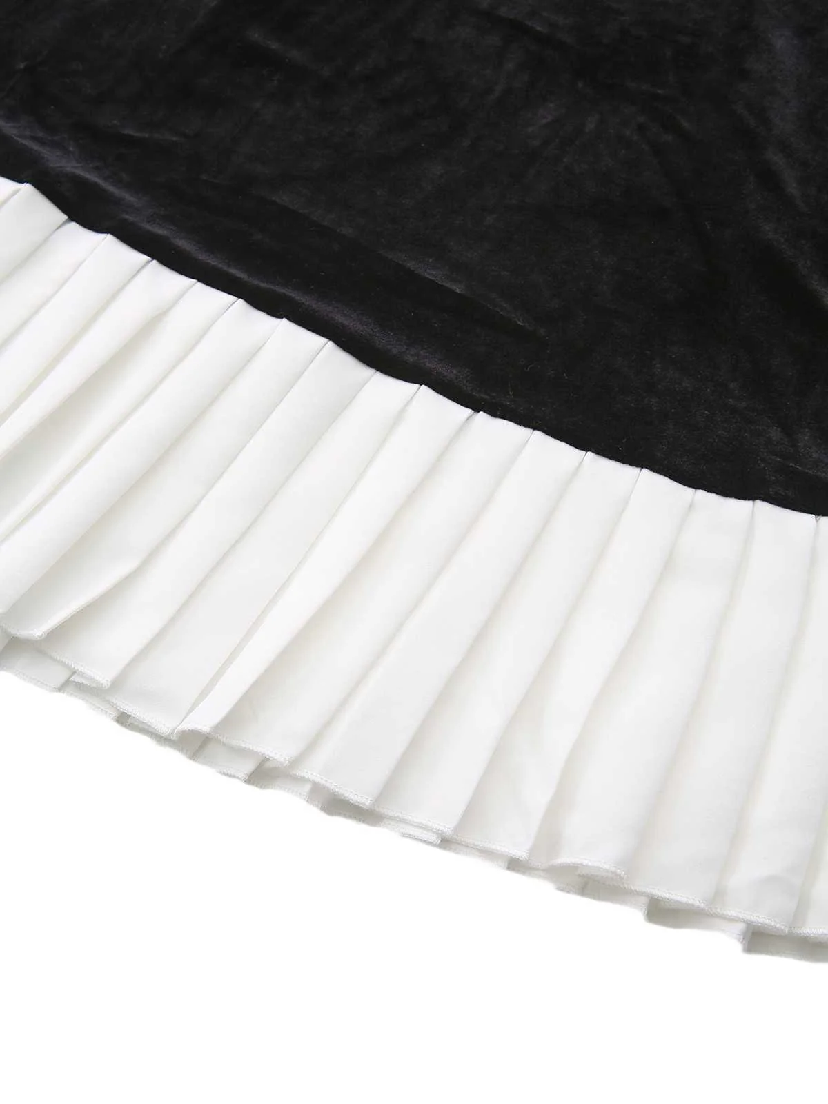 Robe col cœur et ourlet plissé en velours noir et blanc contrastée années 60 - Image 4