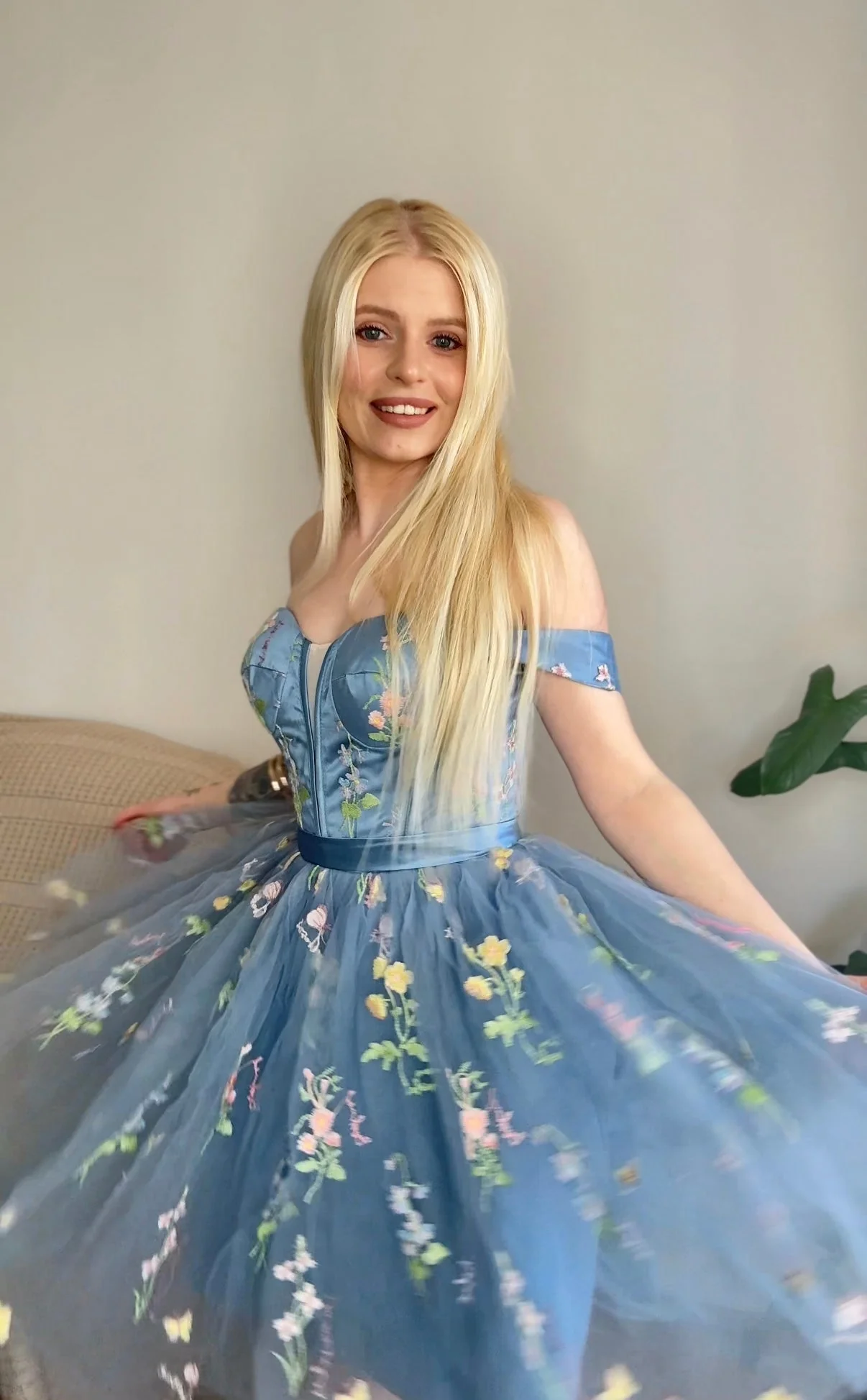 Robe courte en dentelle florale brodée années 1970 - Image 2