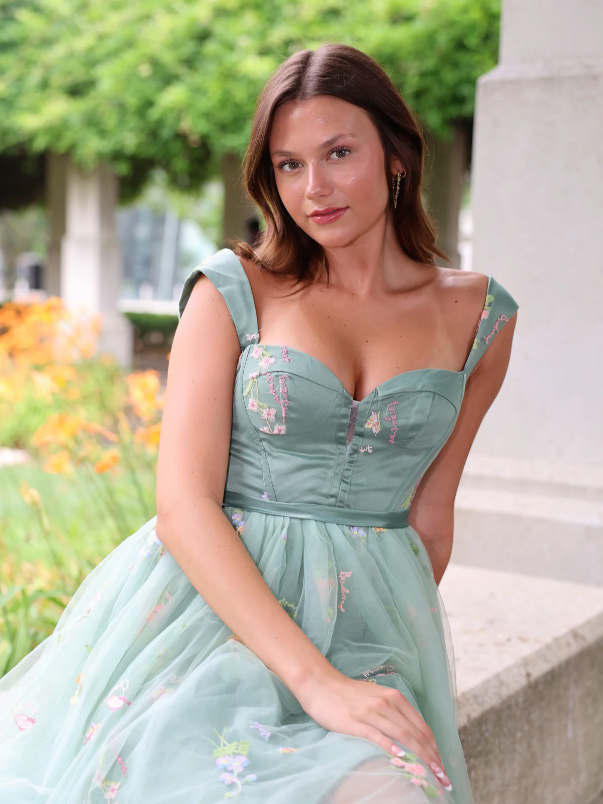 Robe courte rose en dentelle florale brodée années 1970 - Image 6