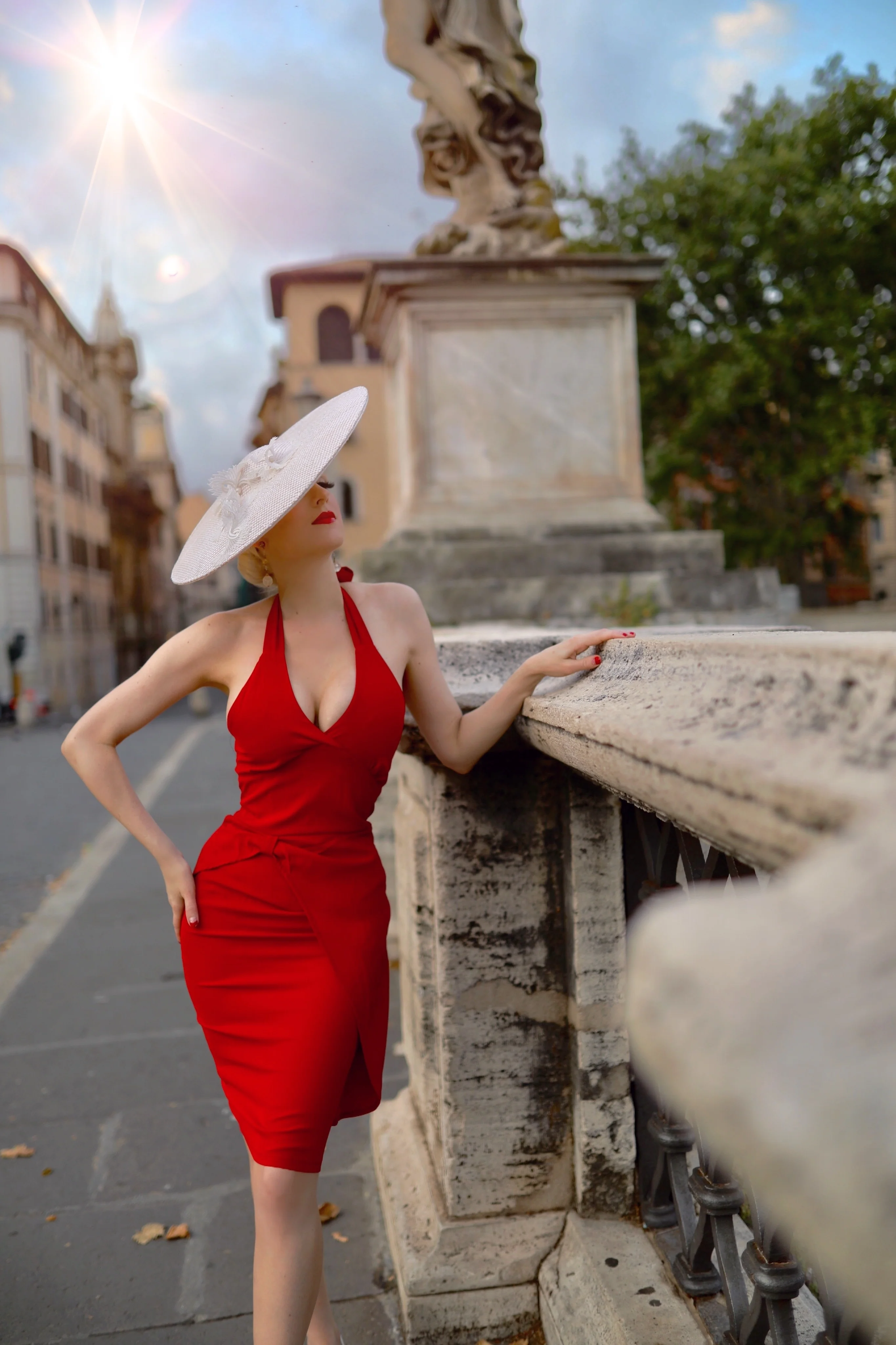 Robe Crayon Vintage Rouge Année 60 à Col Licou - Image 3
