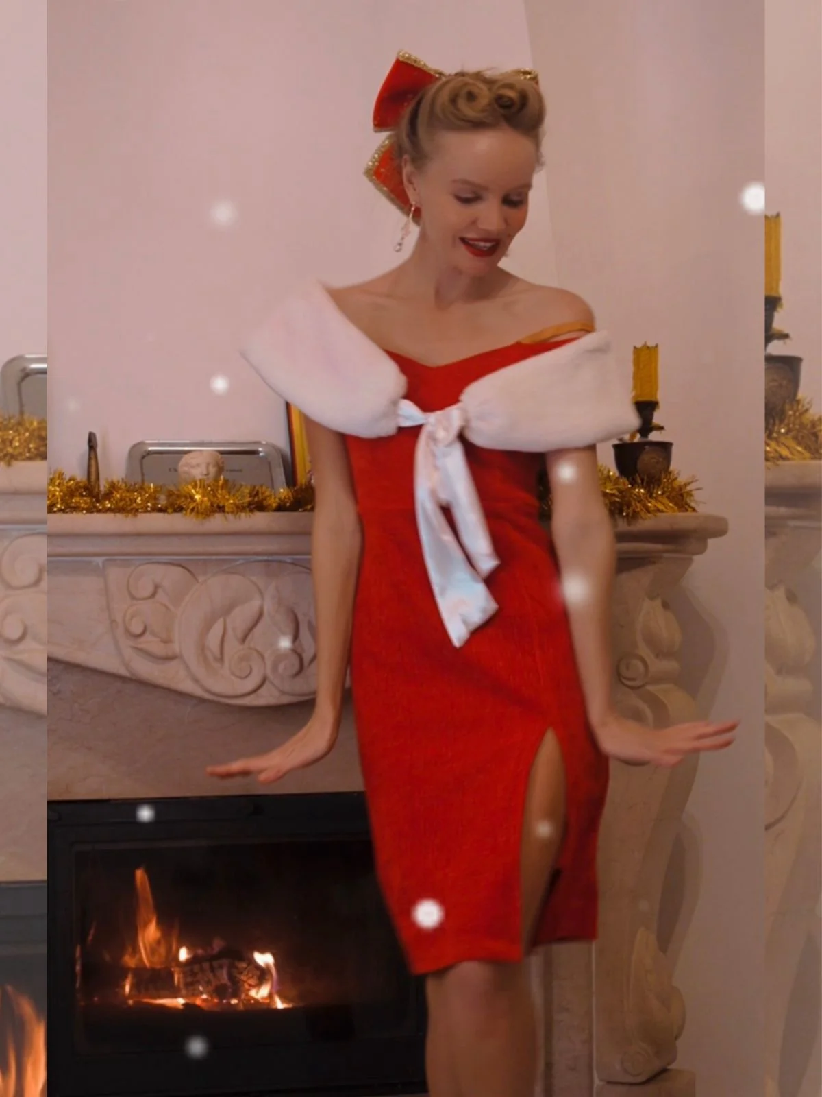 Robe crayon rouge à nœud en peluche des années 1960 avec cape - Image 3