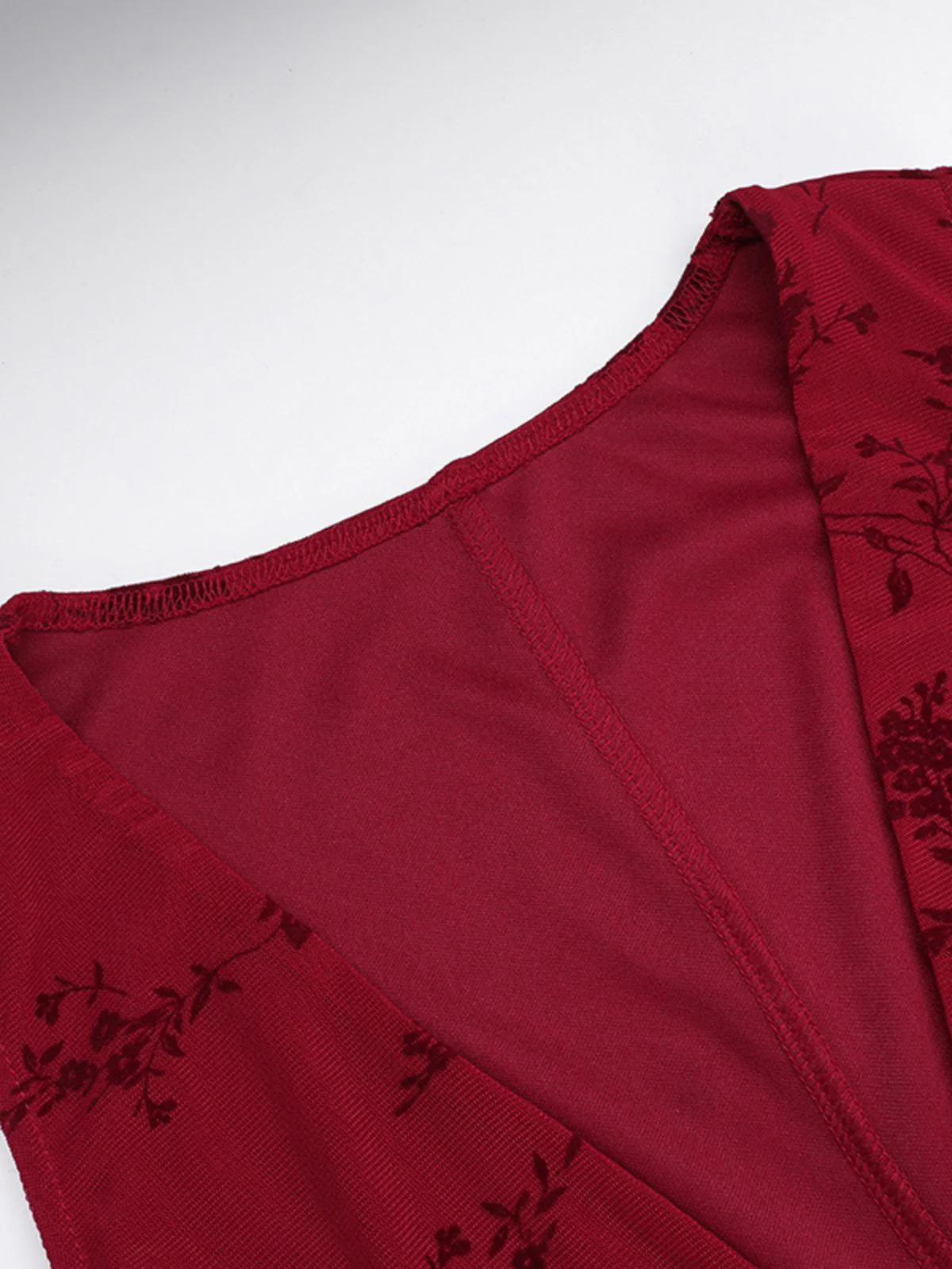 Robe en maille fleurie col v rouge vin des années 1930 - Image 4