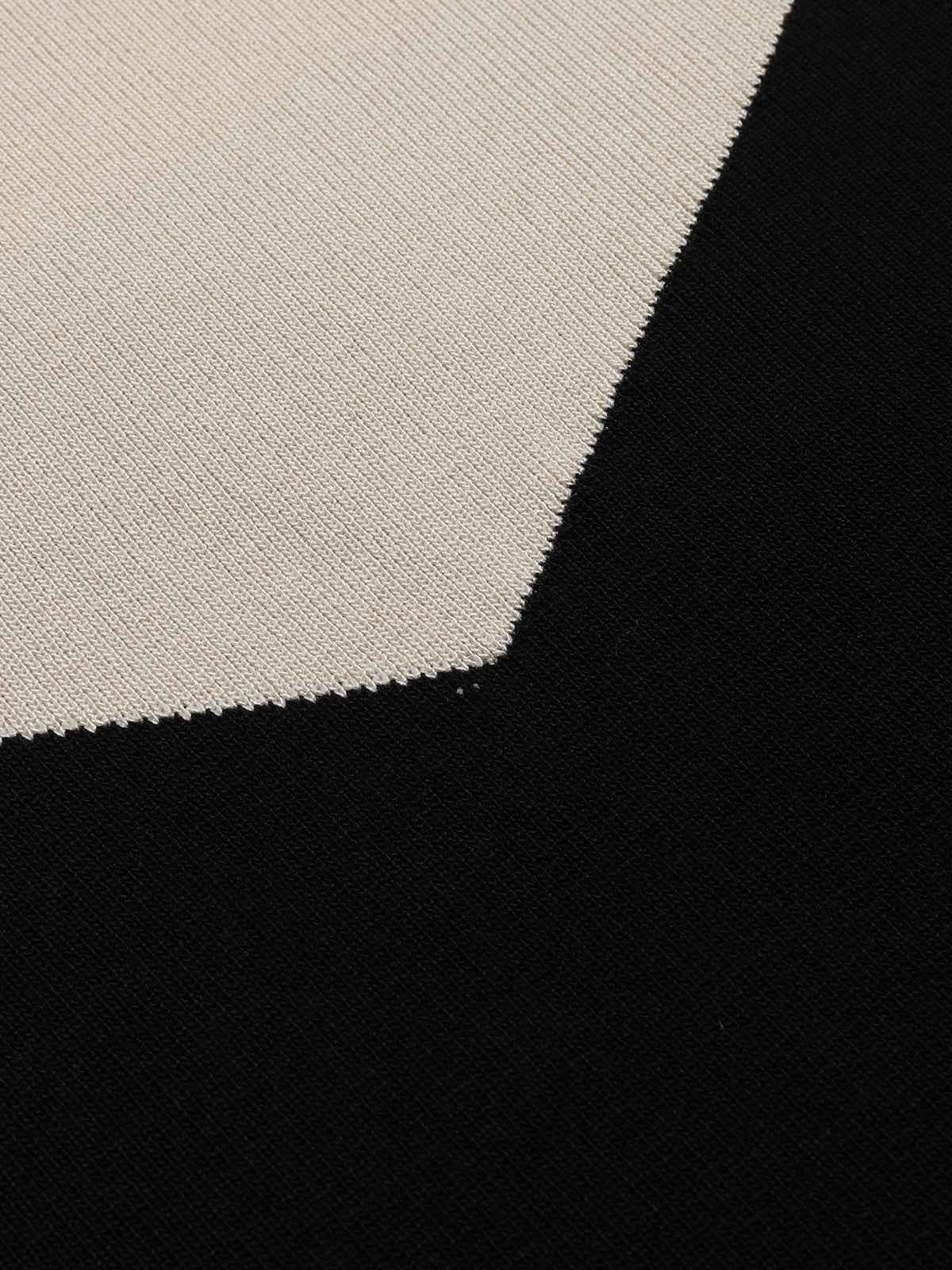Robe en tricot patchwork à col en cœur noir et blanc des années 1960 - Image 4