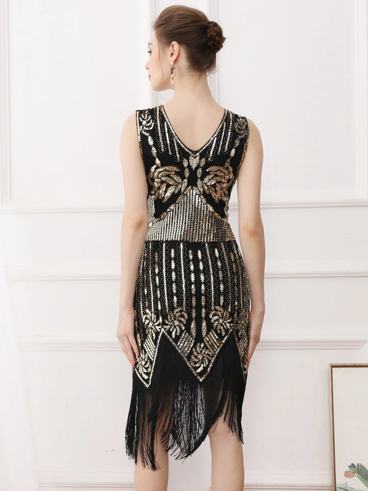 Robe Gatsby sans manches à paillettes et pompons dorés des années 1920 - Image 2