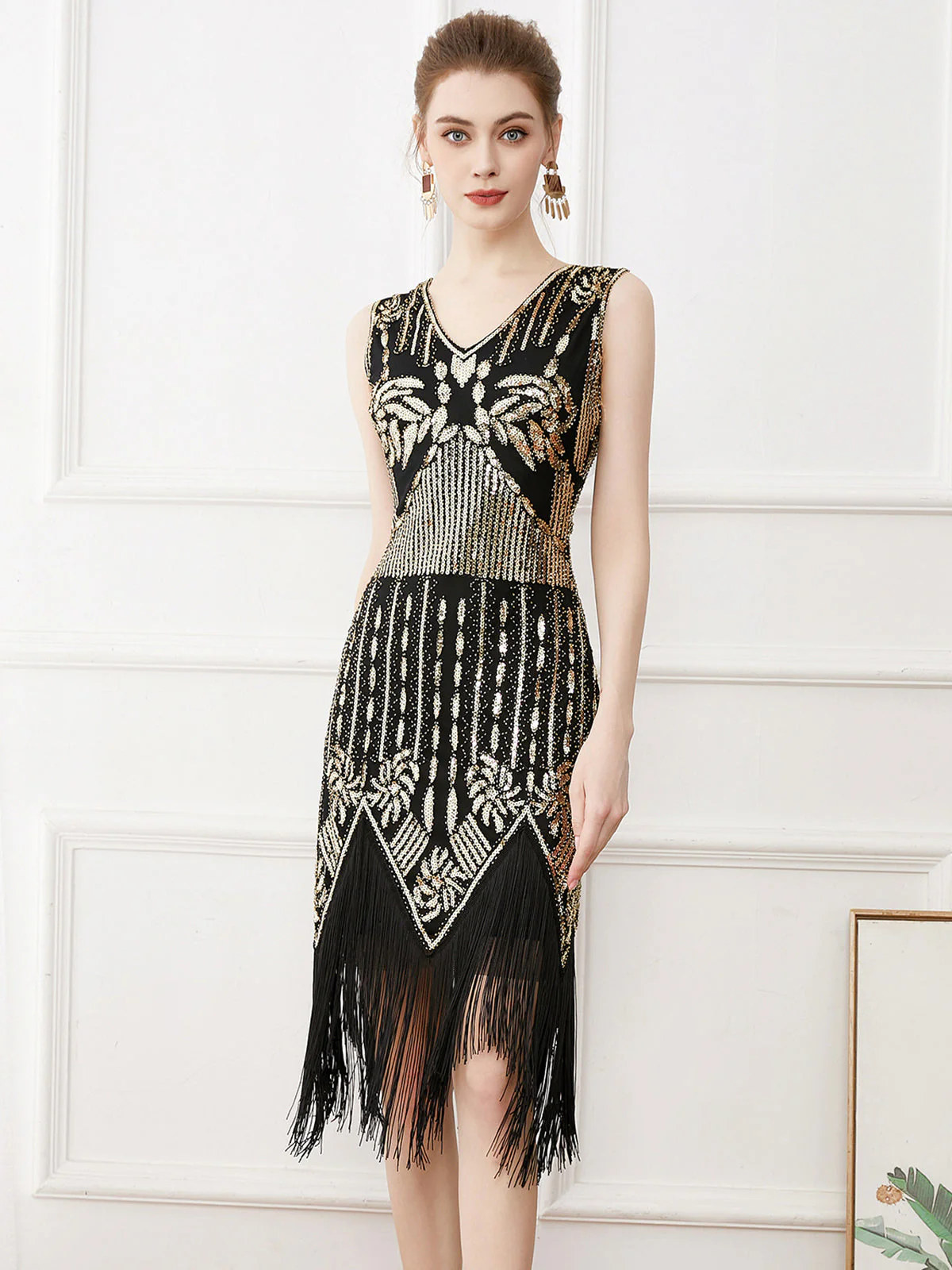 Robe Gatsby sans manches à paillettes et pompons dorés des années 1920 - Image 3