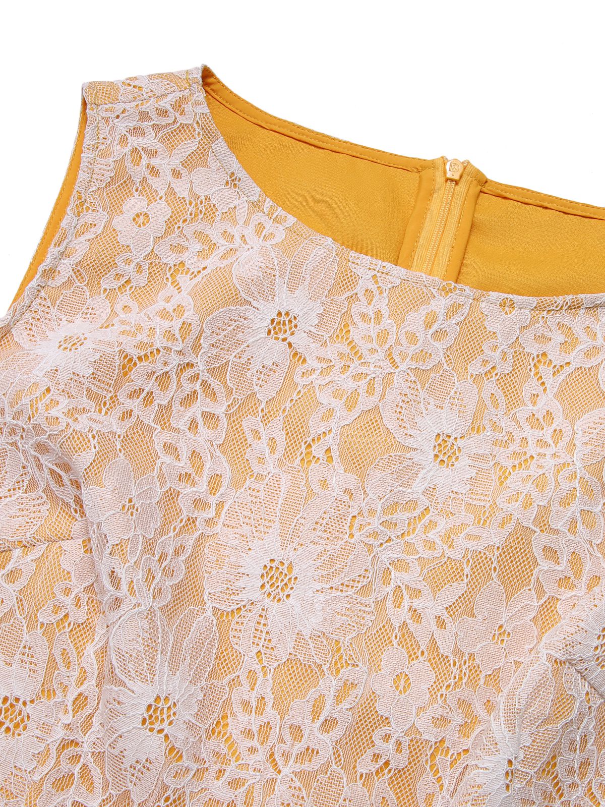 Robe jaune en dentelle unie avec ceinture et patchwork des années 1960 - Image 6