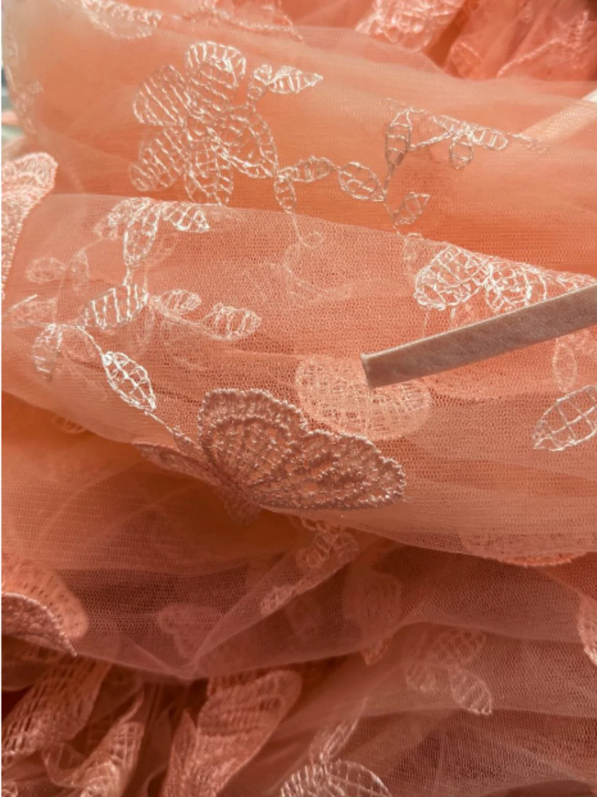 Robe longue en filet brodé floral à papillons années 30 - Image 3