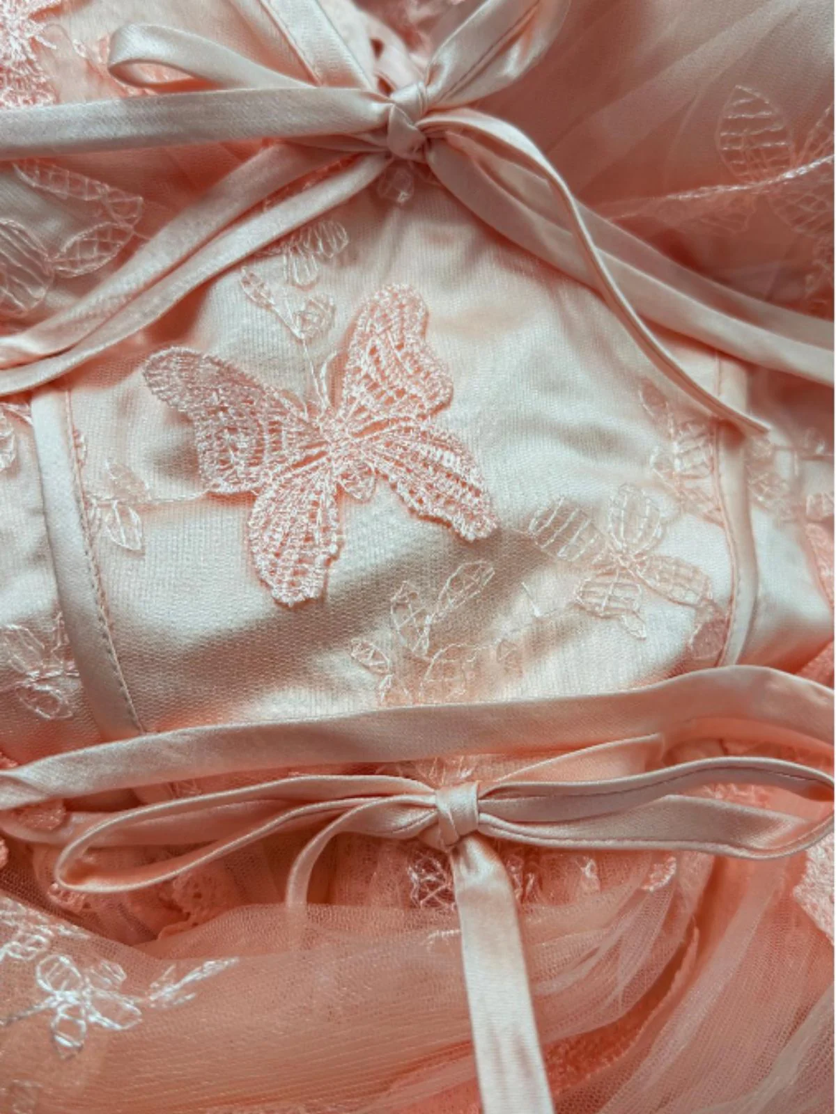 Robe longue en filet brodé floral à papillons années 30 - Image 4