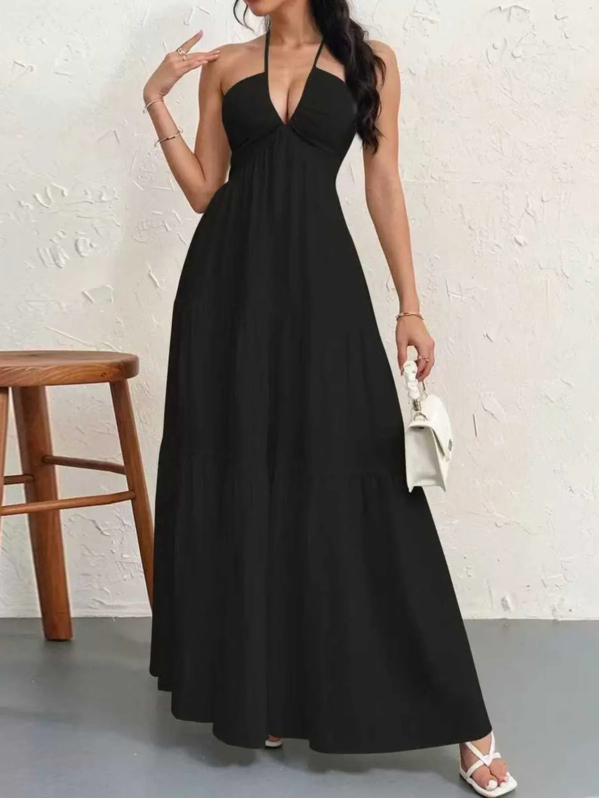 Robe longue unie dos nu décolleté V et encolure américaine années 30 - Image 15