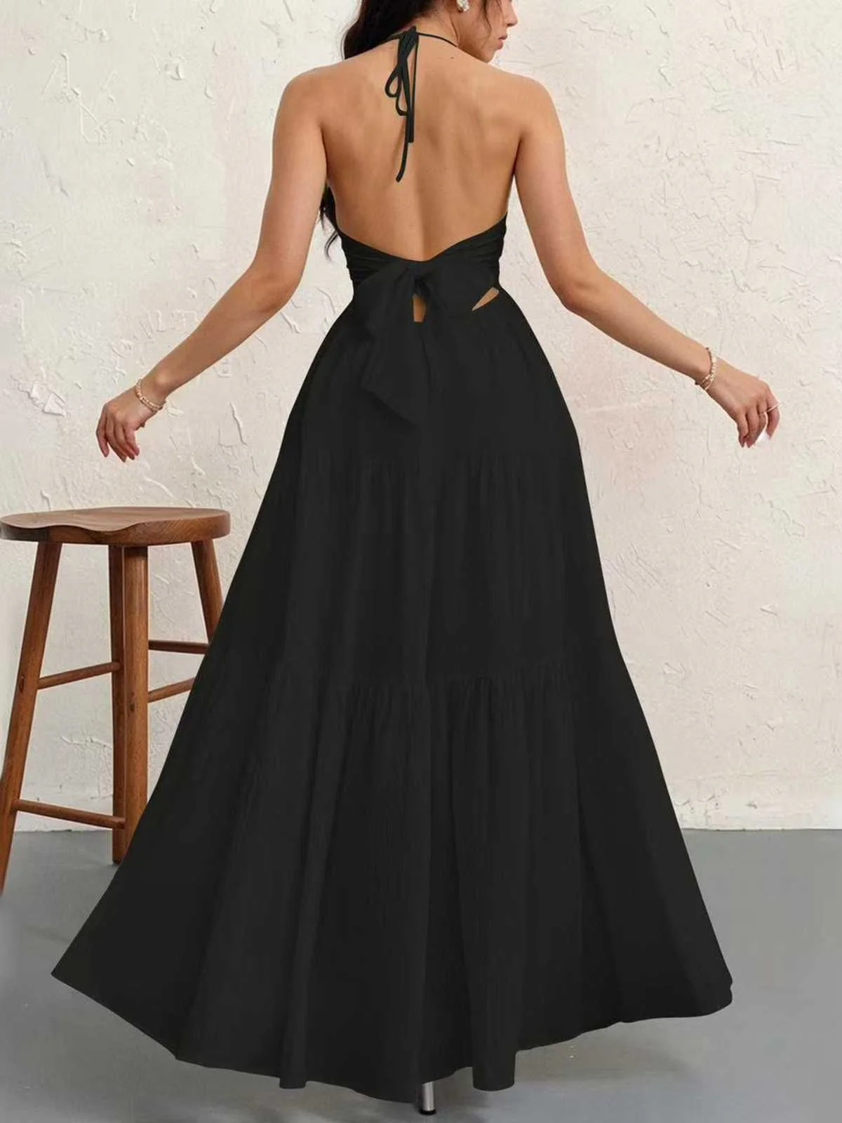 Robe longue unie dos nu décolleté V et encolure américaine années 30 - Image 17