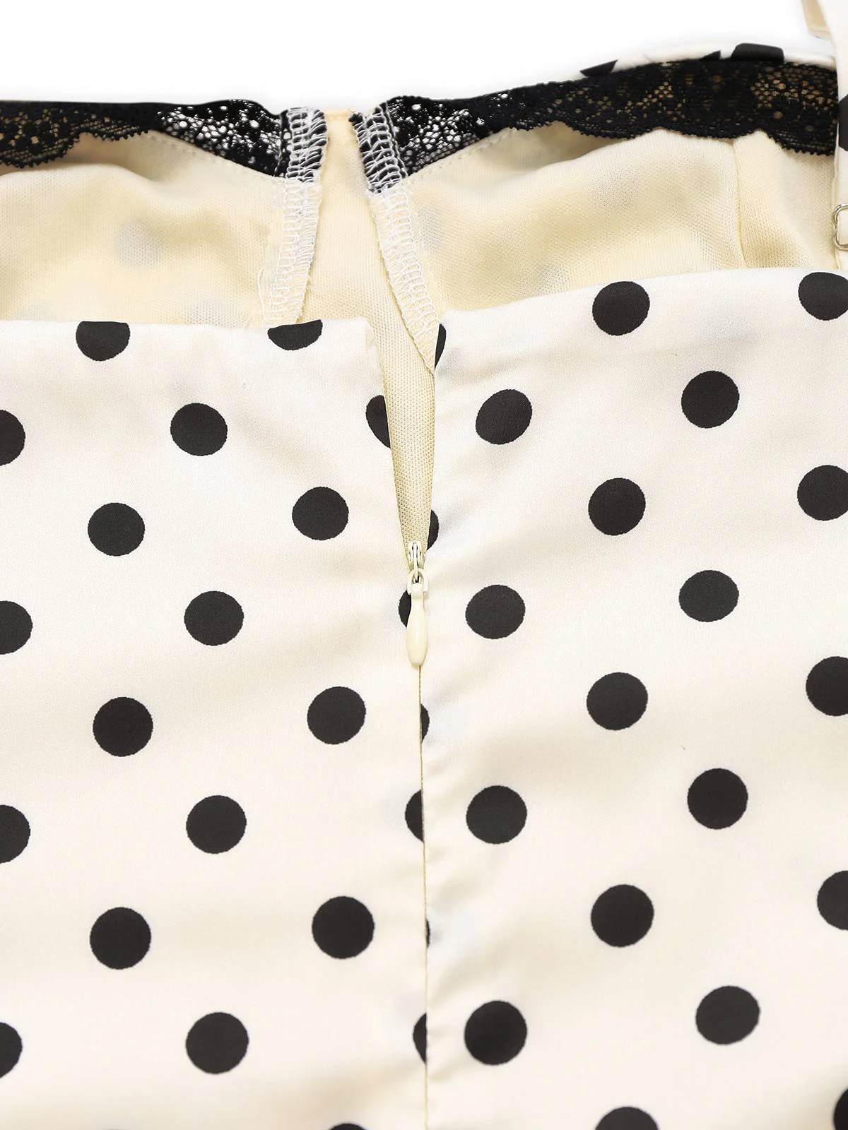 Robe moulante blanche à pois dentelle années 1960 - Image 5
