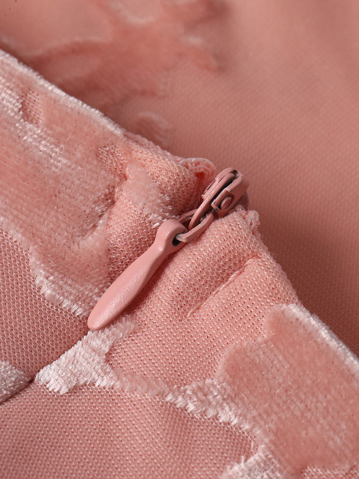 Robe moulante rose satin jacquard dos nu années 60 - Image 9