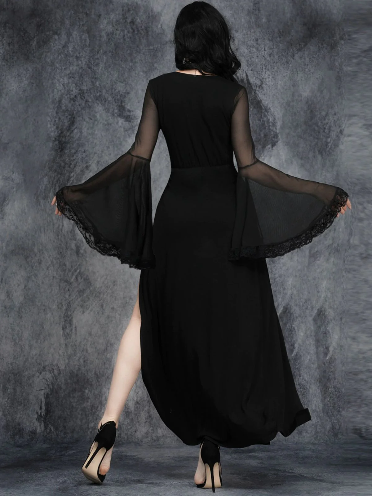 Robe noire gothique à manches évasées en dentelle années 1980 - Image 2