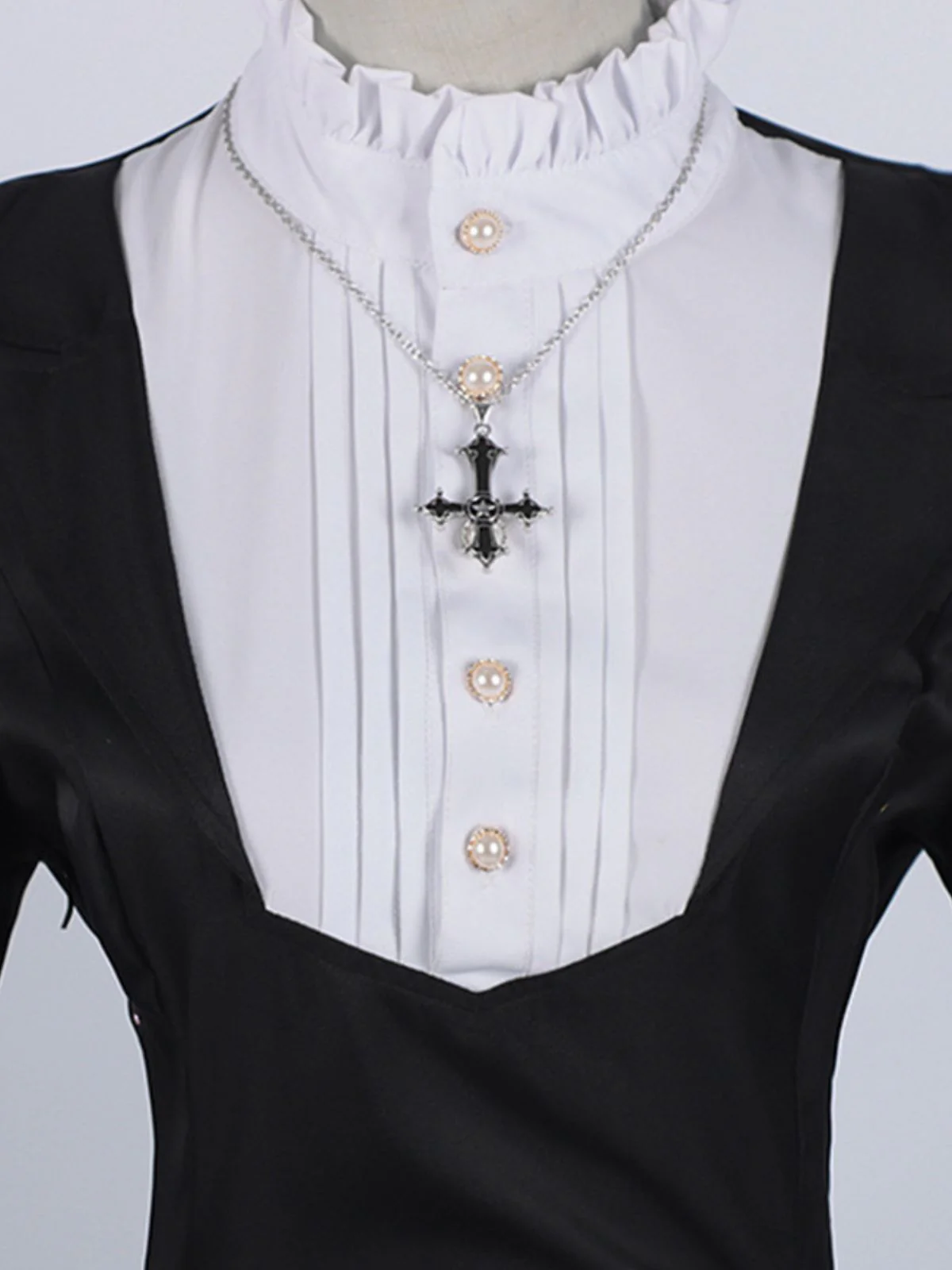 Robe noire style nonne avec collier croisé des années 1940 - Image 7