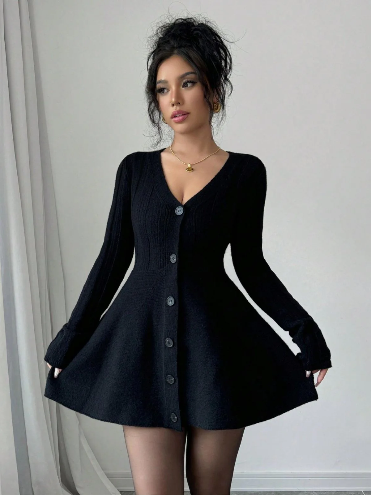 Robe pull boutonnée col en V noire des années 1980 - Image 5