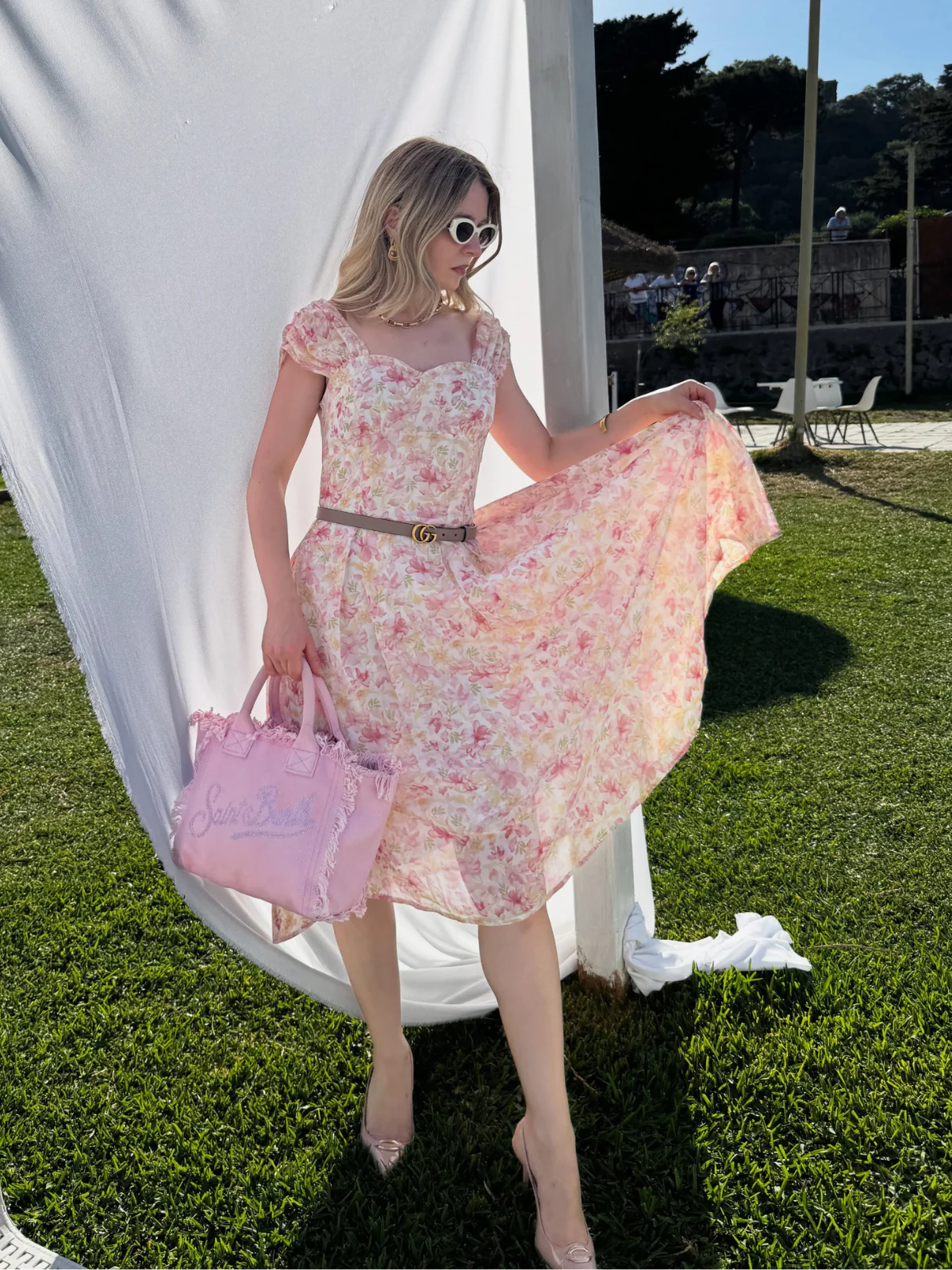 Robe rose floral décolleté cœur avec nœud années 50 - Image 5