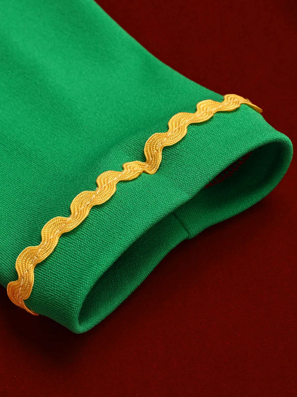 Robe rouge contrastée à ourlet ondulé de Noël des années 1960 - Image 5