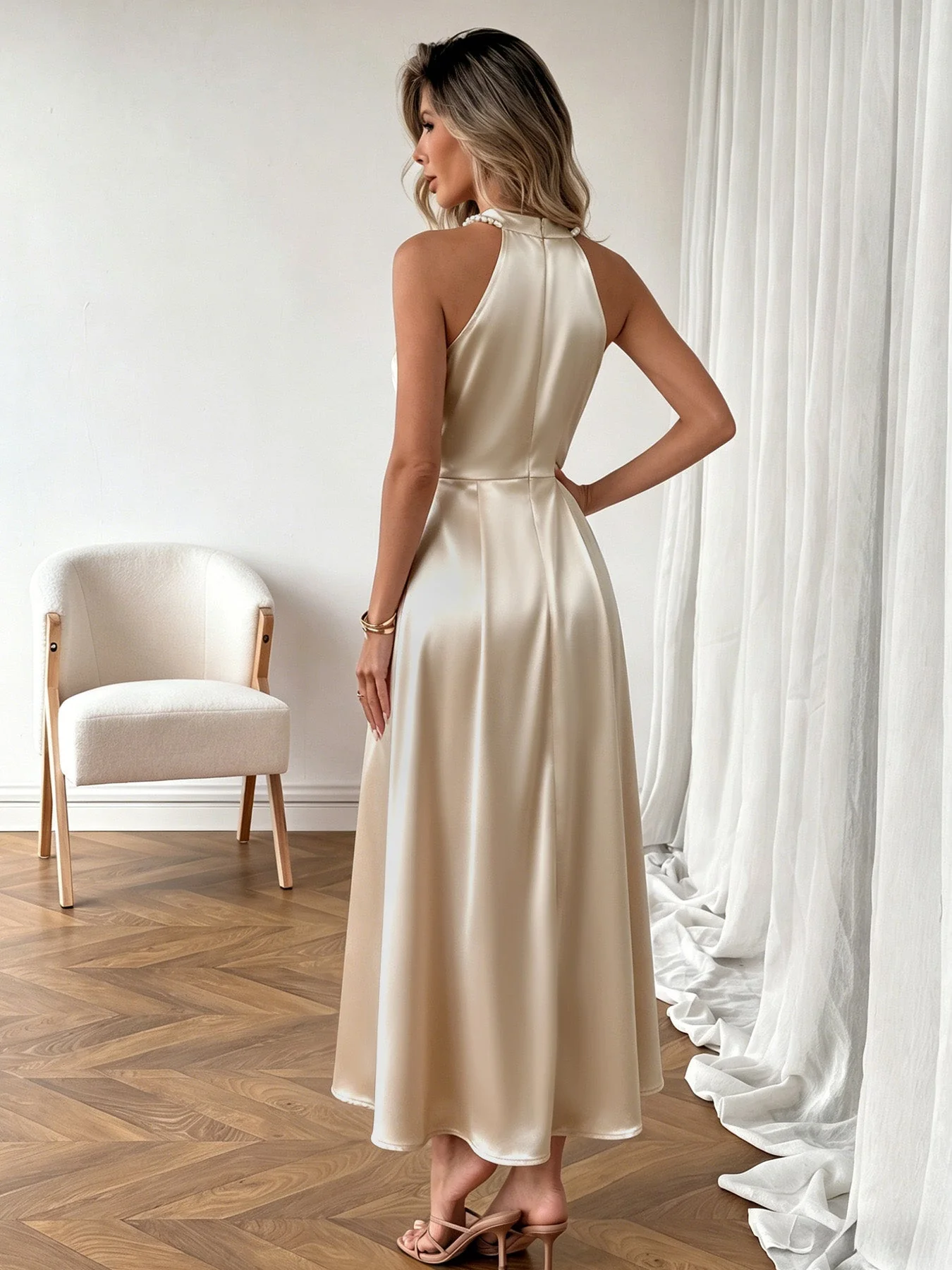Robe Satin Perle Sans Manches Champagne Années 1930 - Image 3