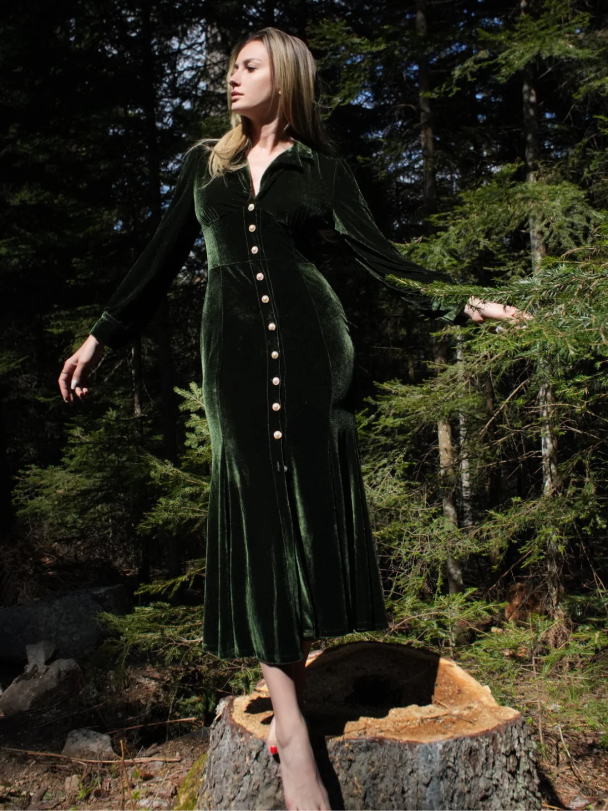 Robe sirène en velours vert ornée de perles manches lanternes années 1930 - Image 3