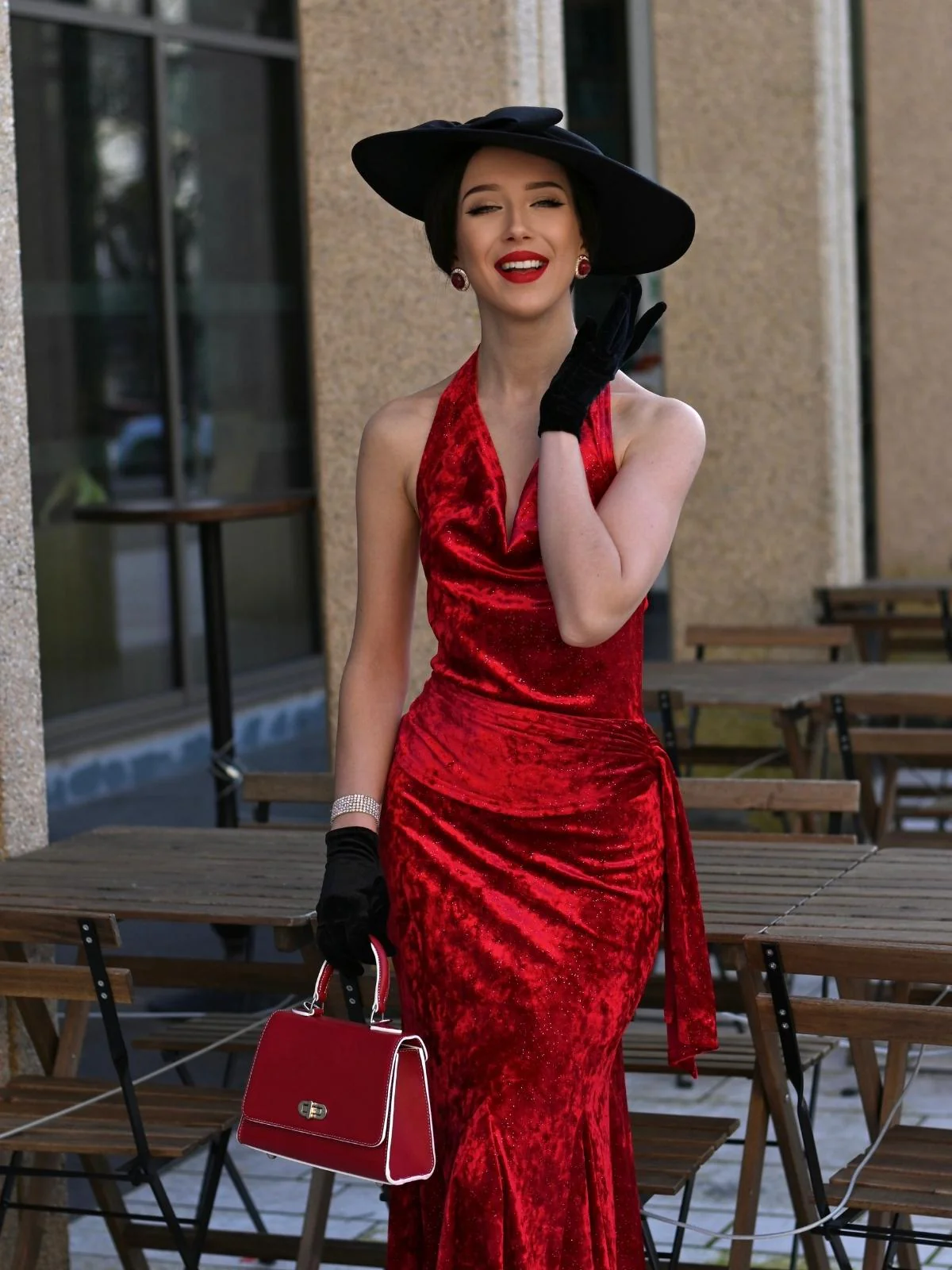 Robe sirène rouge foncé à col bénitier pailleté des années 1930 - Image 3