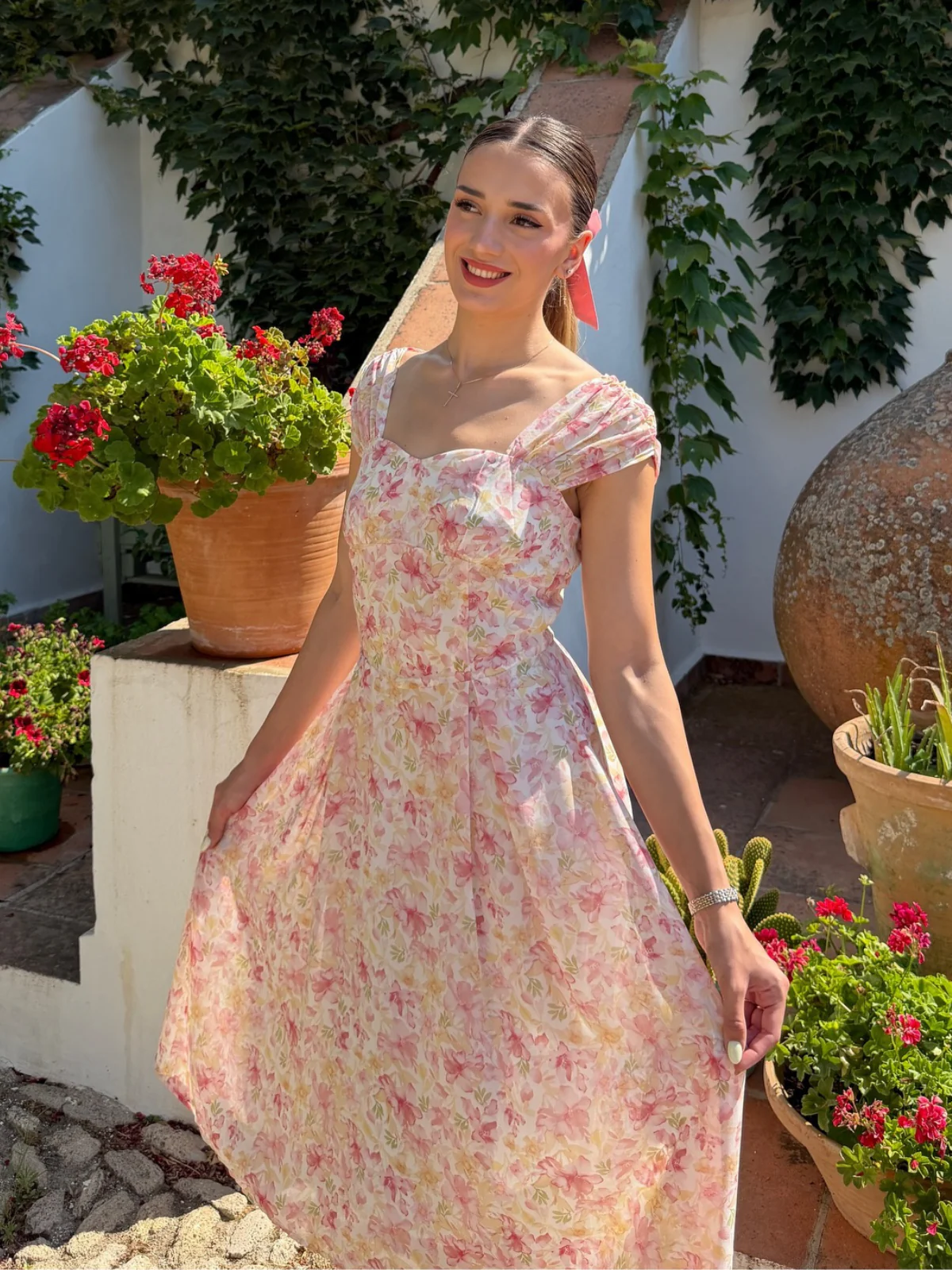 Robe rose floral décolleté cœur avec nœud années 50 - Image 2