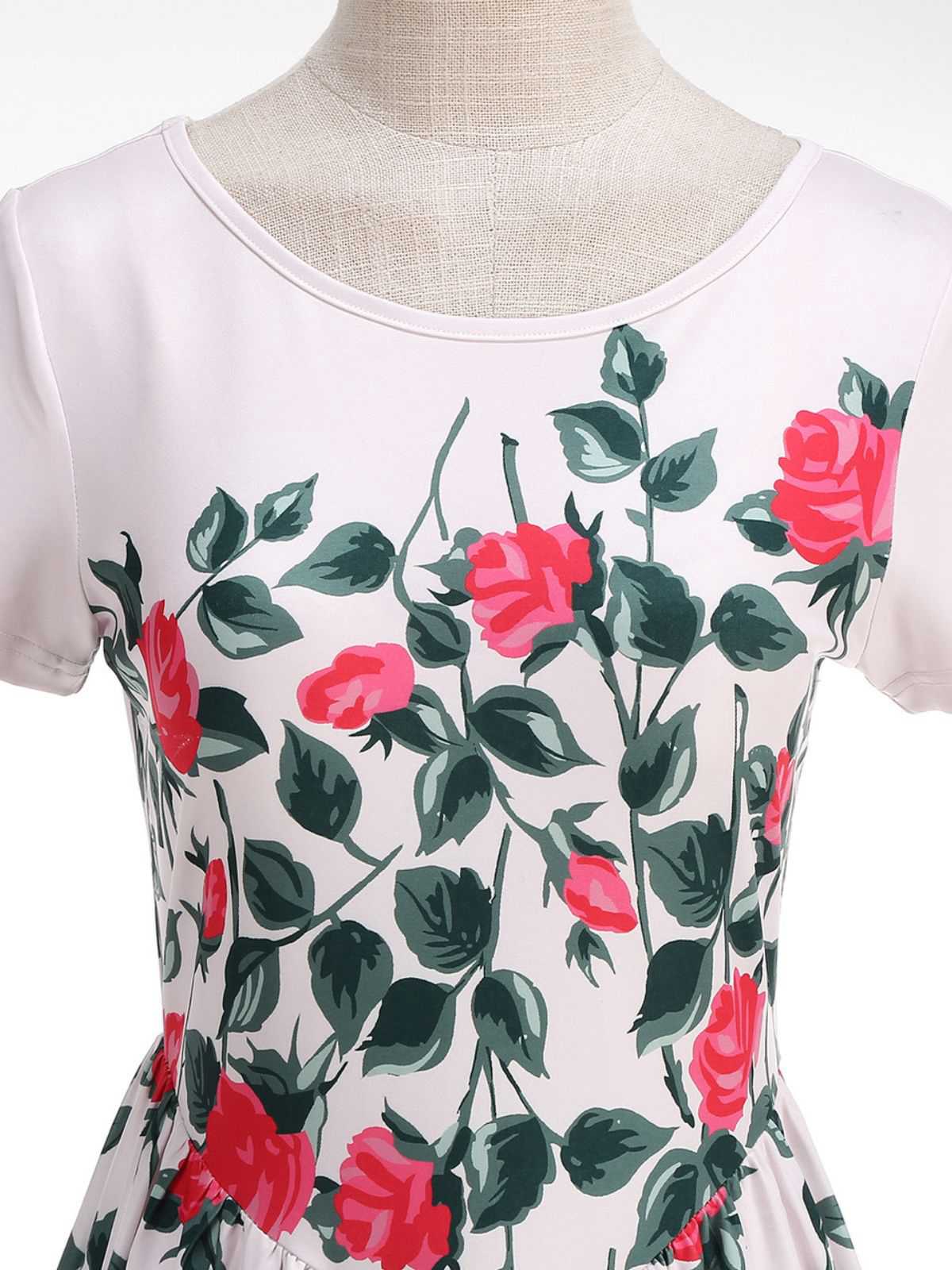 Robe swing motifs roses et feuilles vertes années 1950 - Image 5