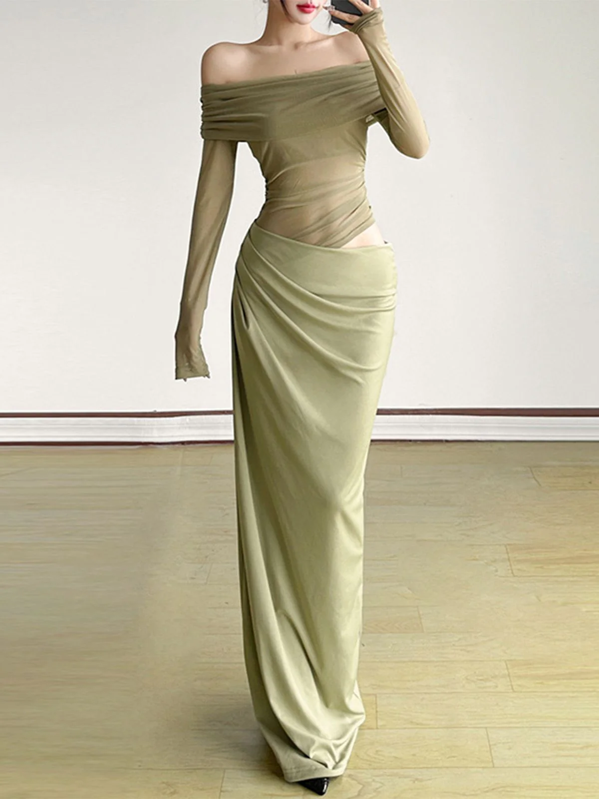 Robe transparente unie à épaules dénudées en résille ajourée années 1980 - Image 7