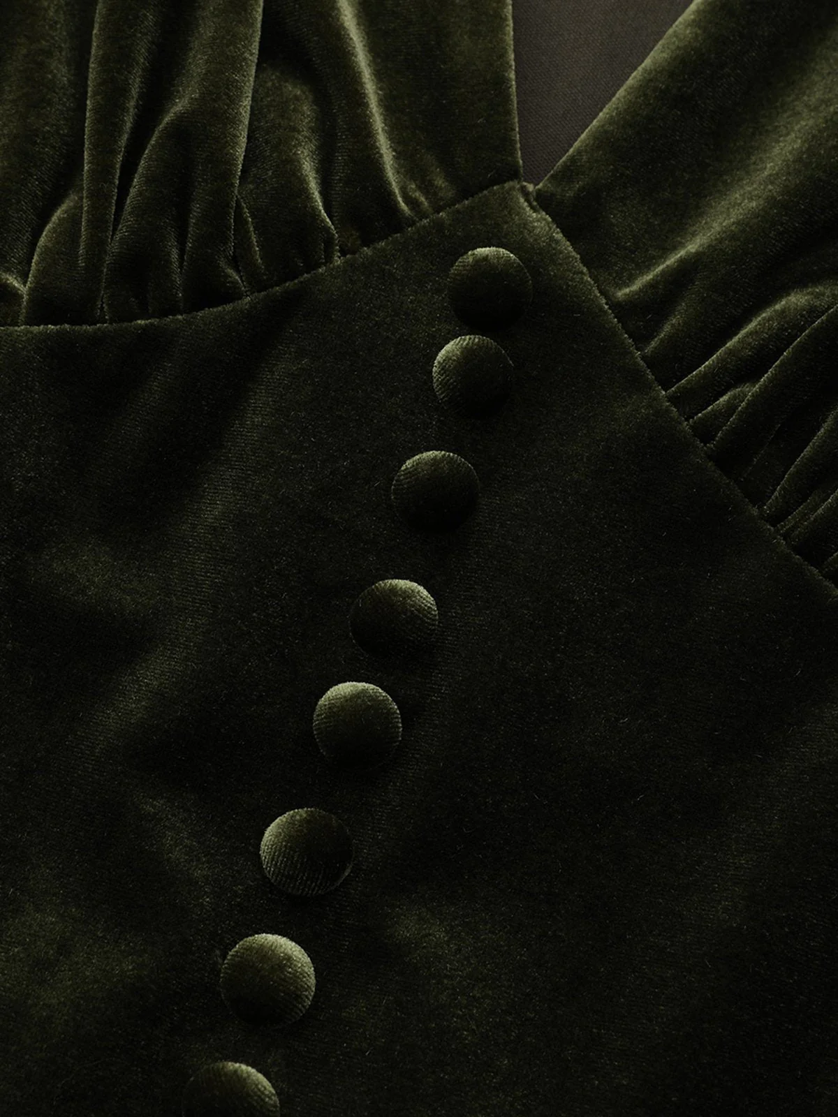 Robe verte en velours manches bouffantes col en V profond et froncées des années 1940 - Image 16
