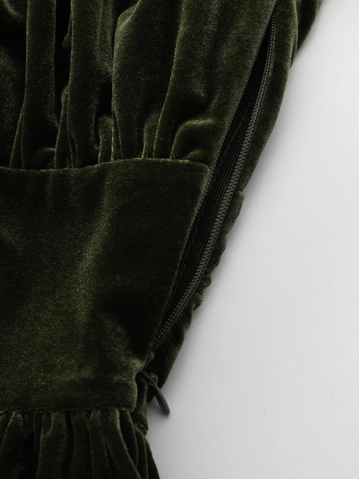Robe verte en velours manches bouffantes col en V profond et froncées des années 1940 - Image 17