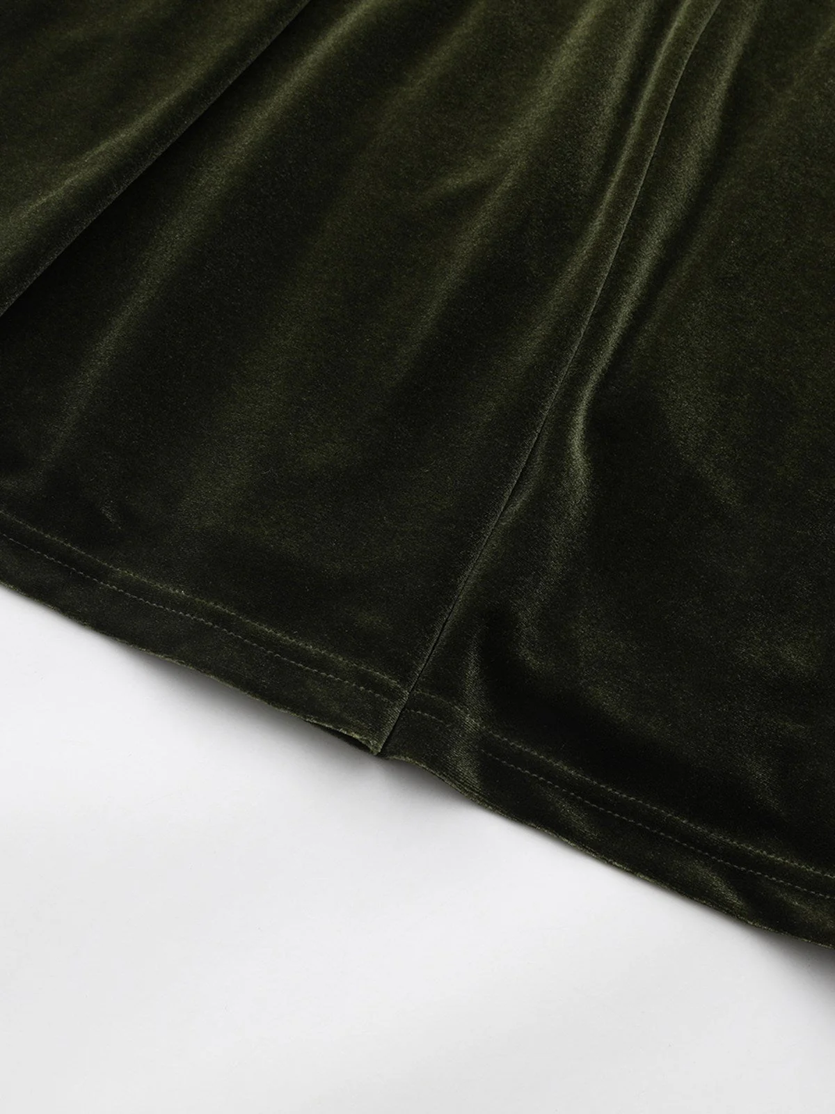 Robe verte en velours manches bouffantes col en V profond et froncées des années 1940 - Image 9