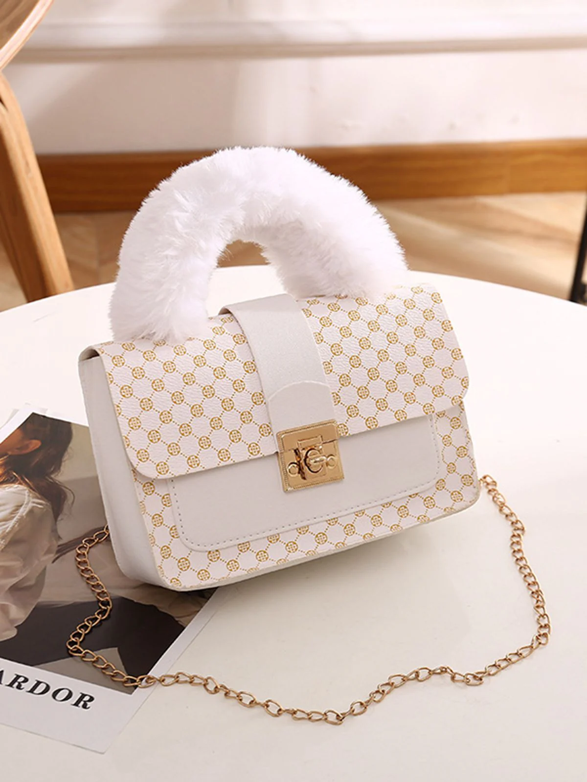 Sac mini à bandoulière vintage avec poignée en fausse fourrure - Image 3