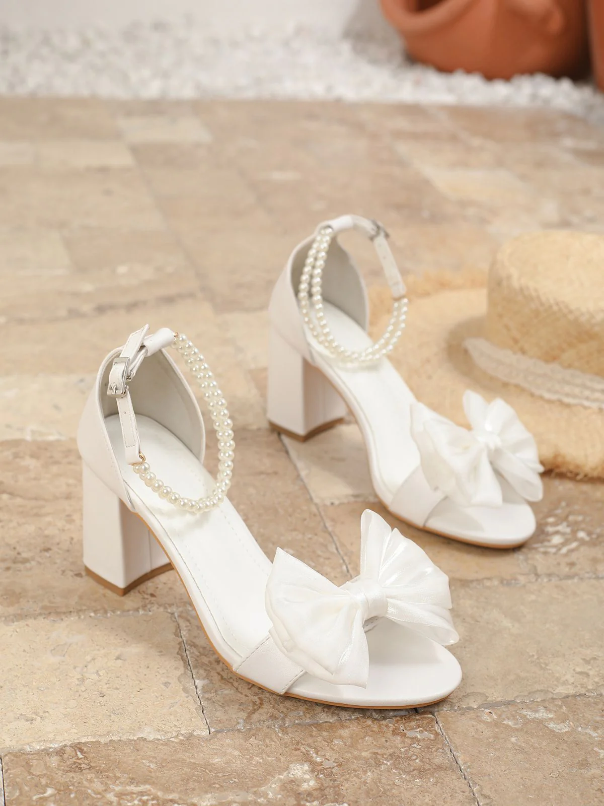 Sandales De Mariage À Brides Perlées Talon Carré Blanc - Image 4