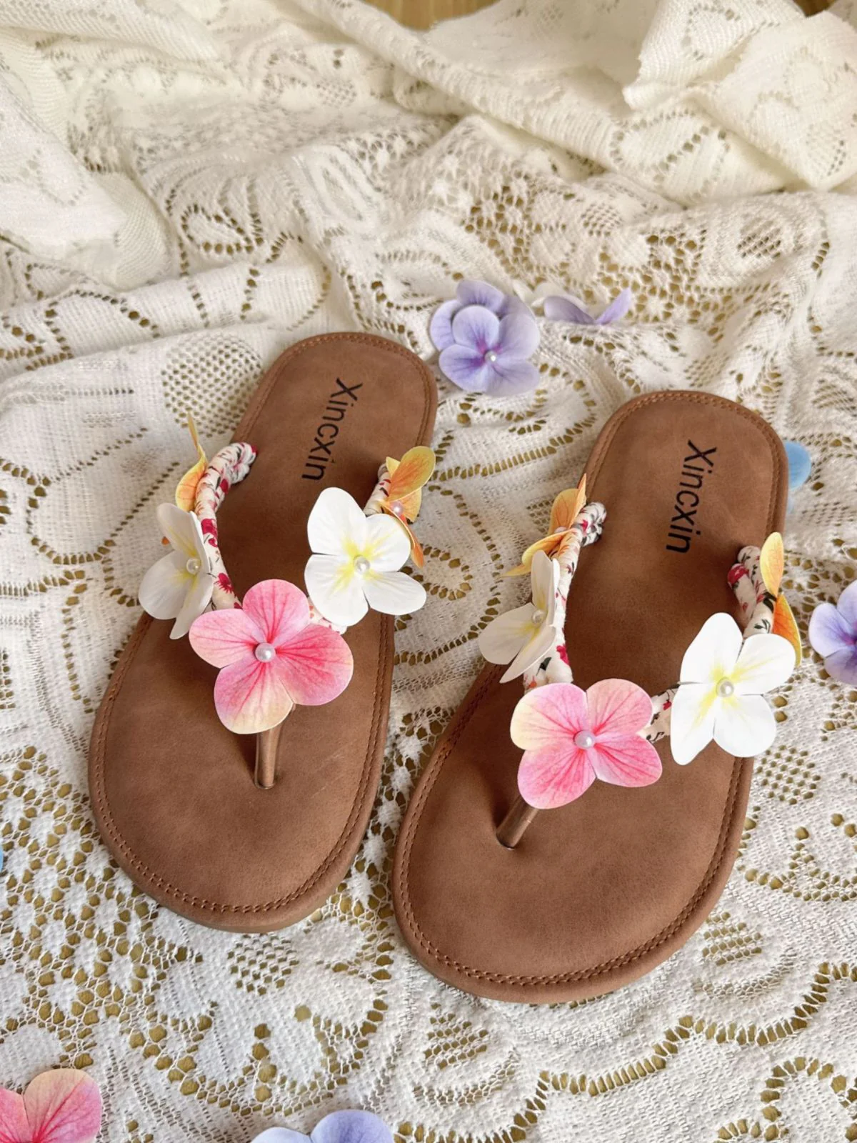 Tongs bohèmes fleurs et perles - Image 3
